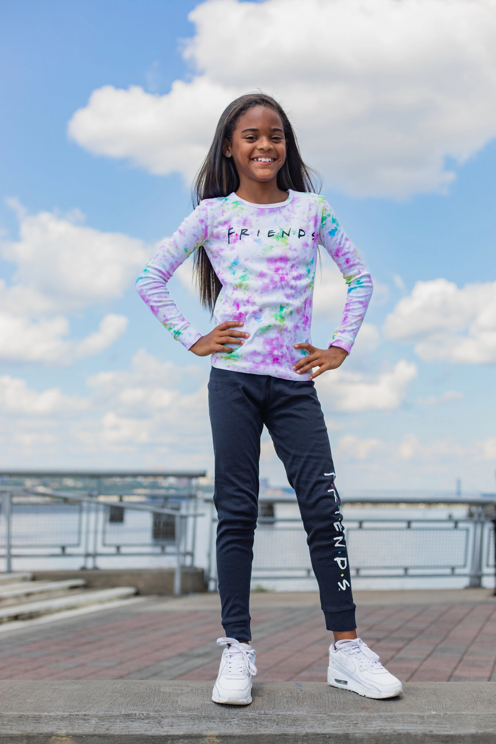 Friends Girls' 2-Piece Pajama Set