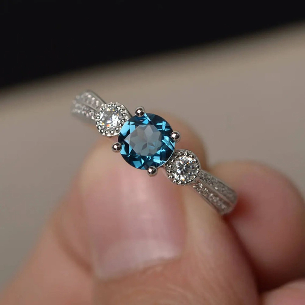 Exquisite 4-Claw Blue Zirconia Ring Elegant Promise Ring