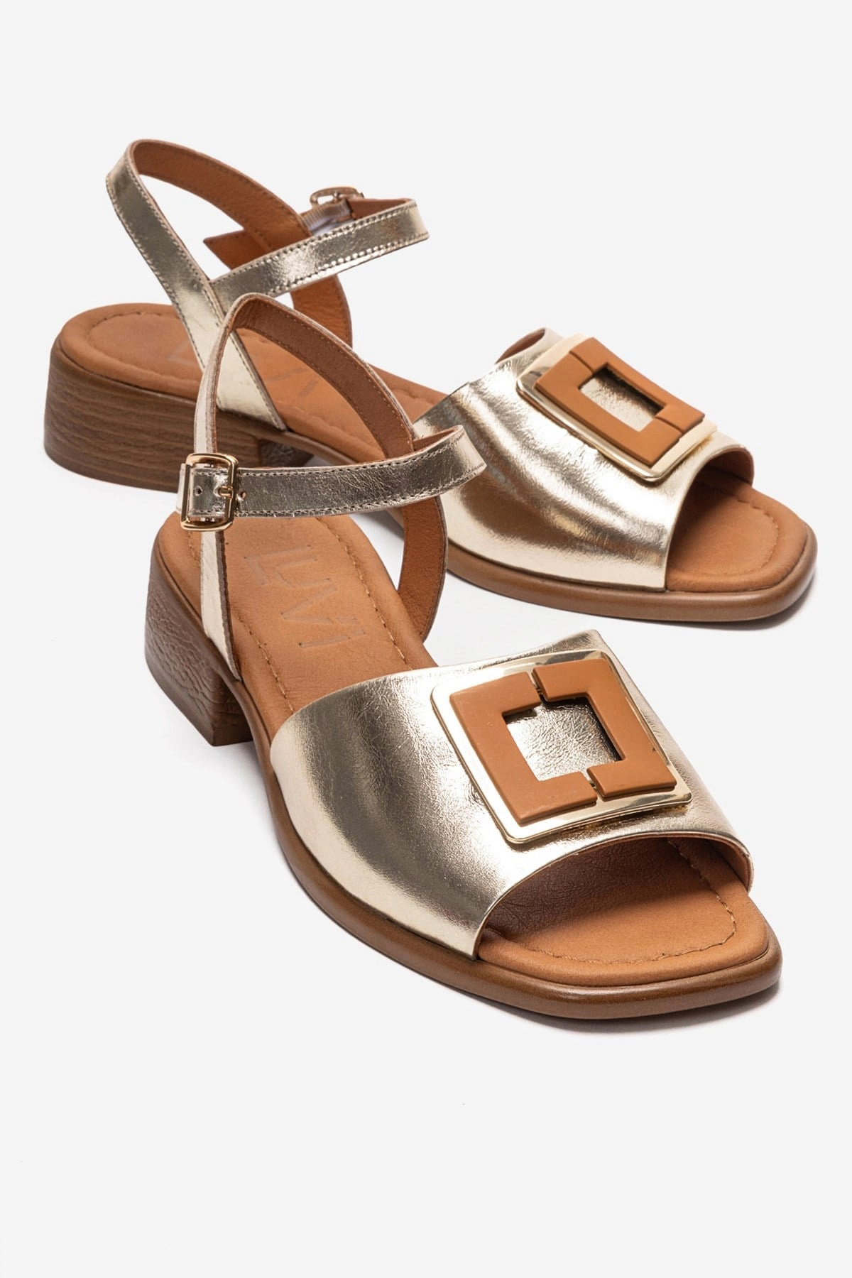 Forever & Always Womens Svelte Leather Buckle Sandal
