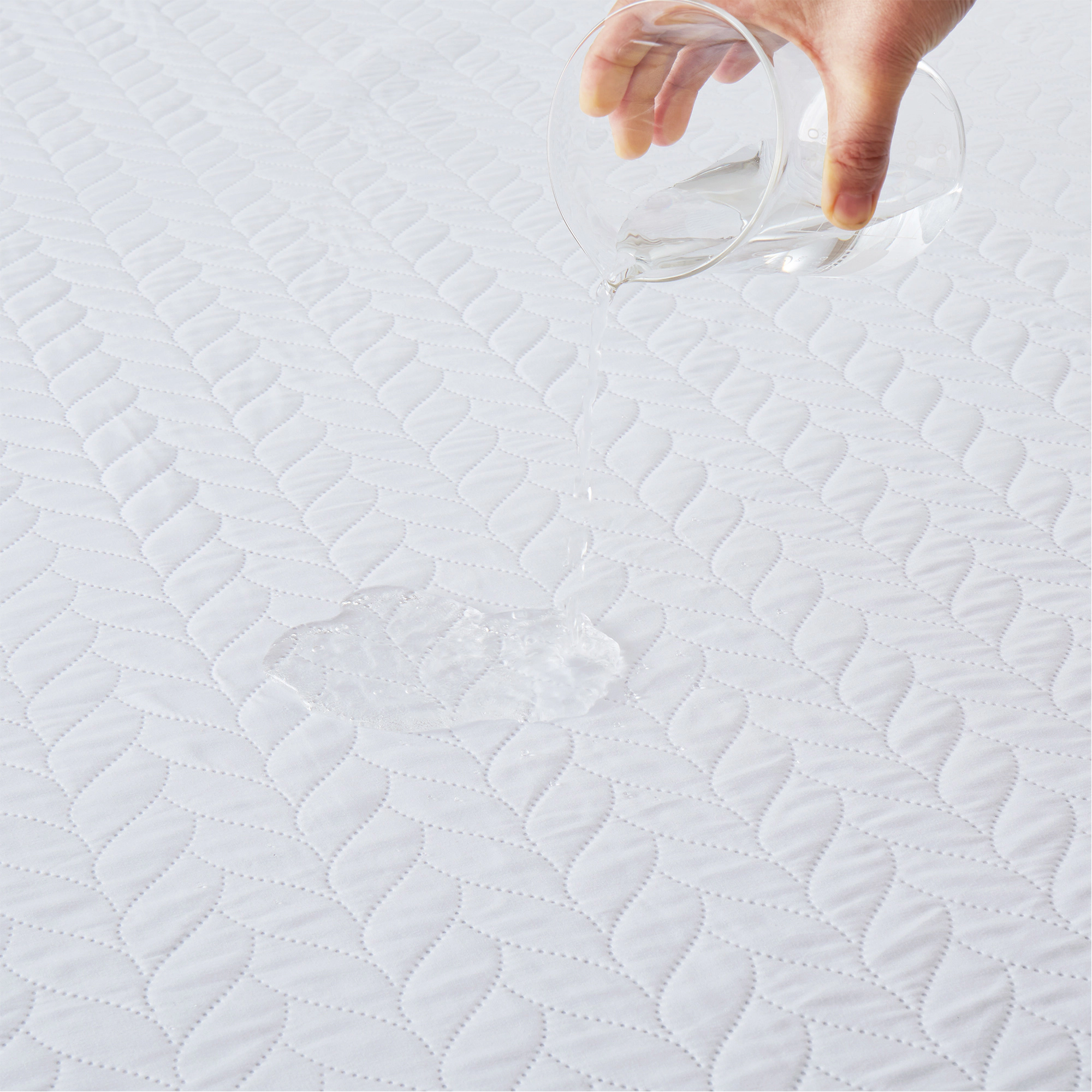 PEACE NEST Ultrasonic Quilted Waterproof Mattress Protector with Leaf Pattern