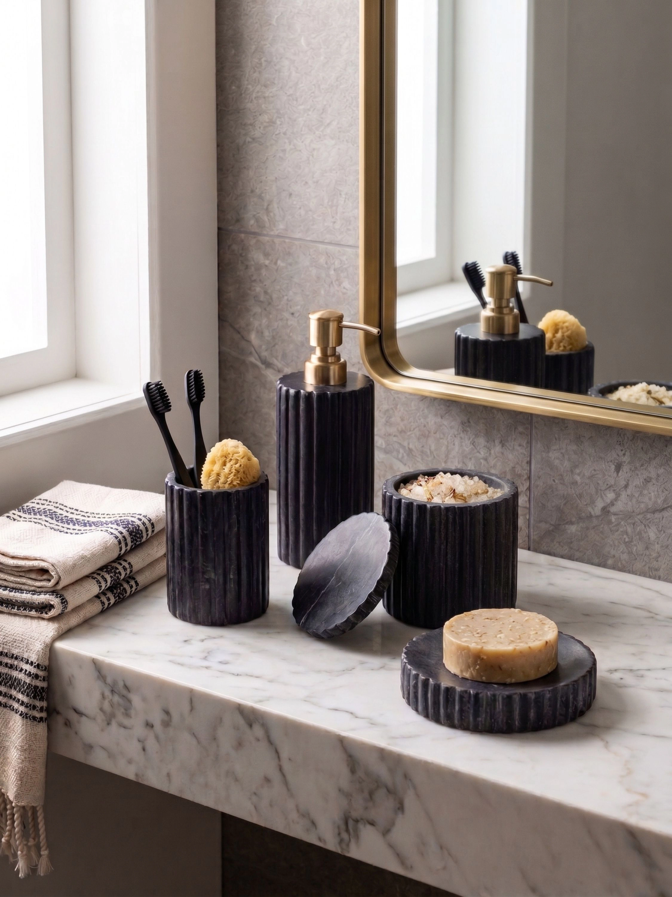 GAURI KOHLI Roksana White Marble Bath Accessories