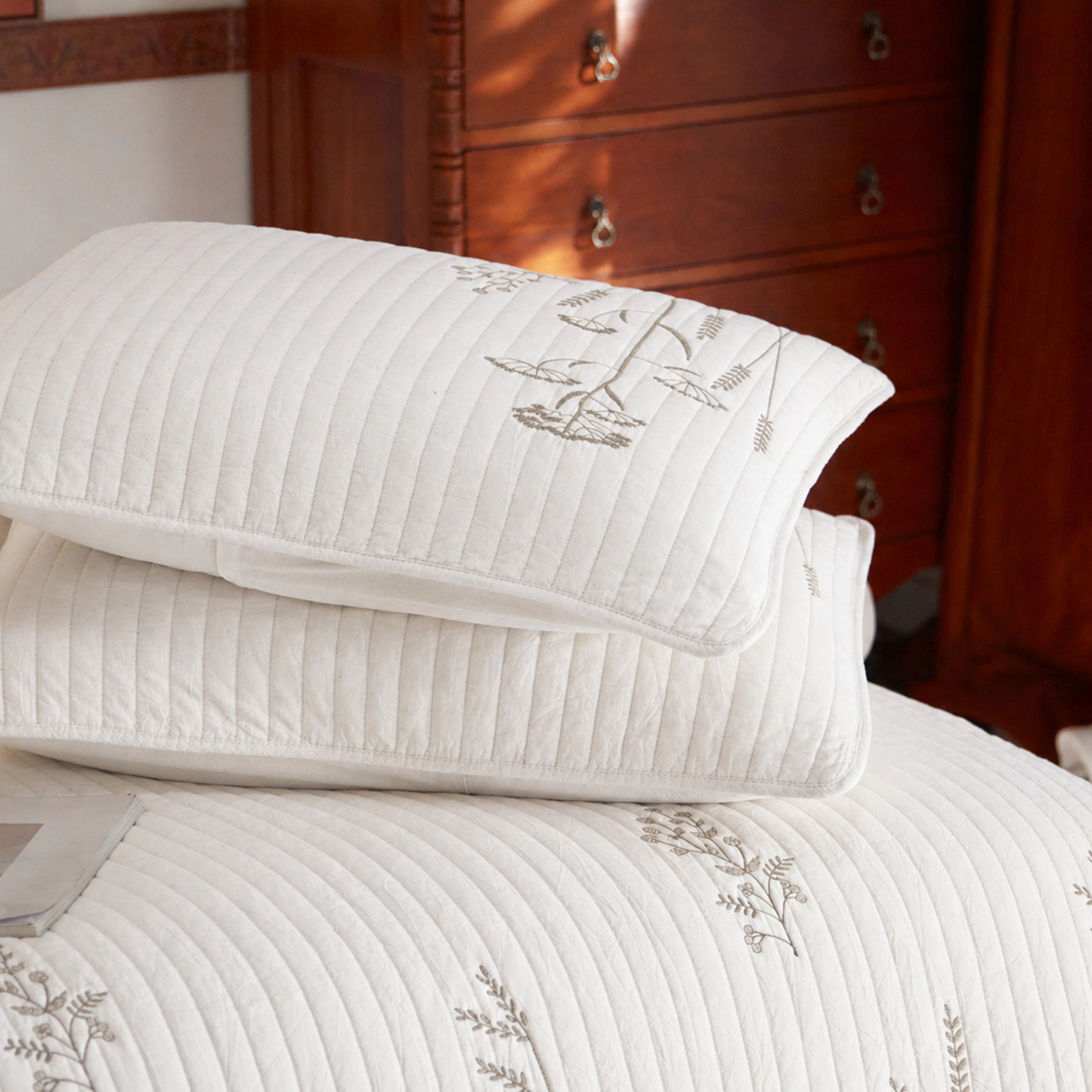 MarCielo 3 Piece 100% Cotton Floral Embroidered Quilt Bedspread Set