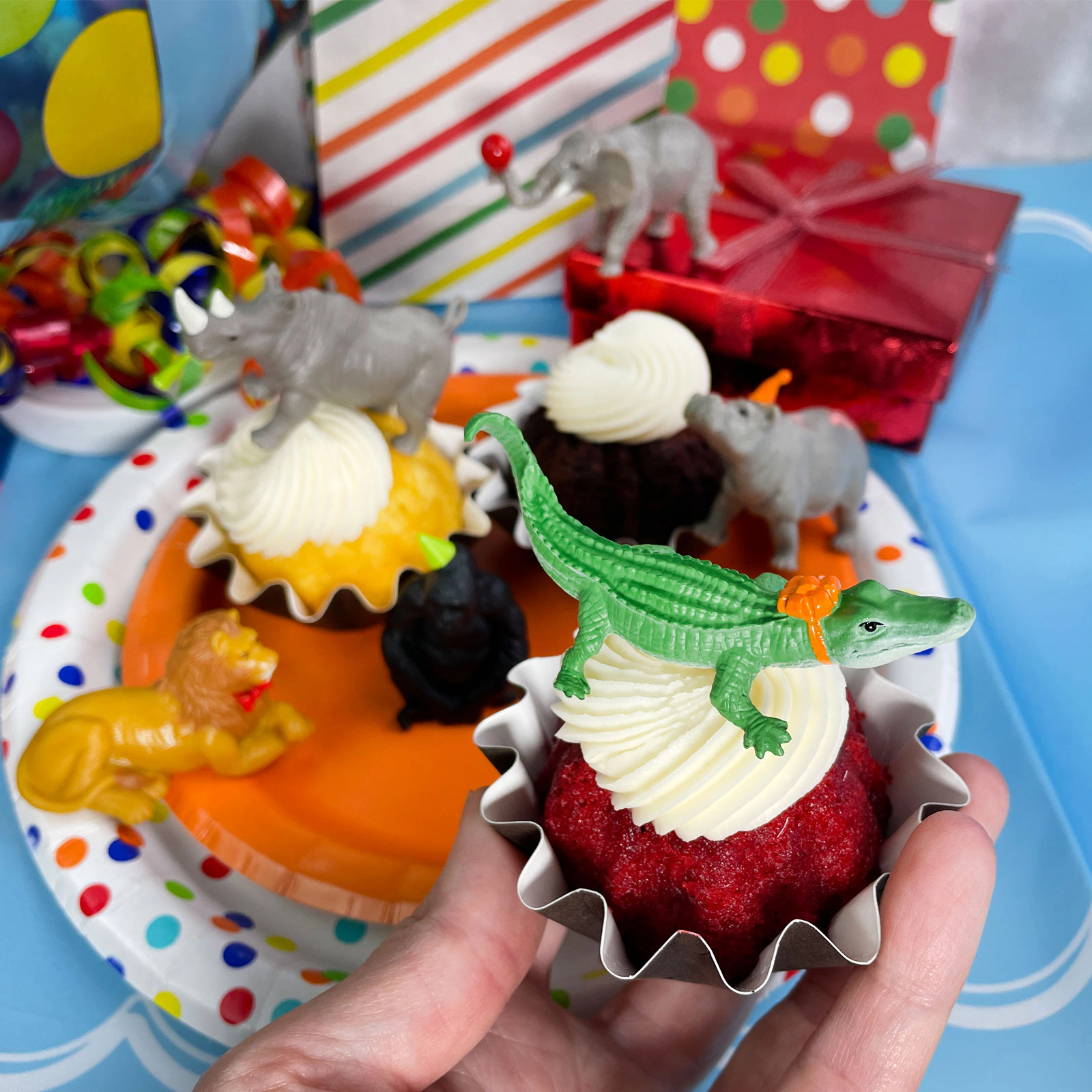 Safari Ltd. - Party Animals TOOB - contains 6 Mini Figurines