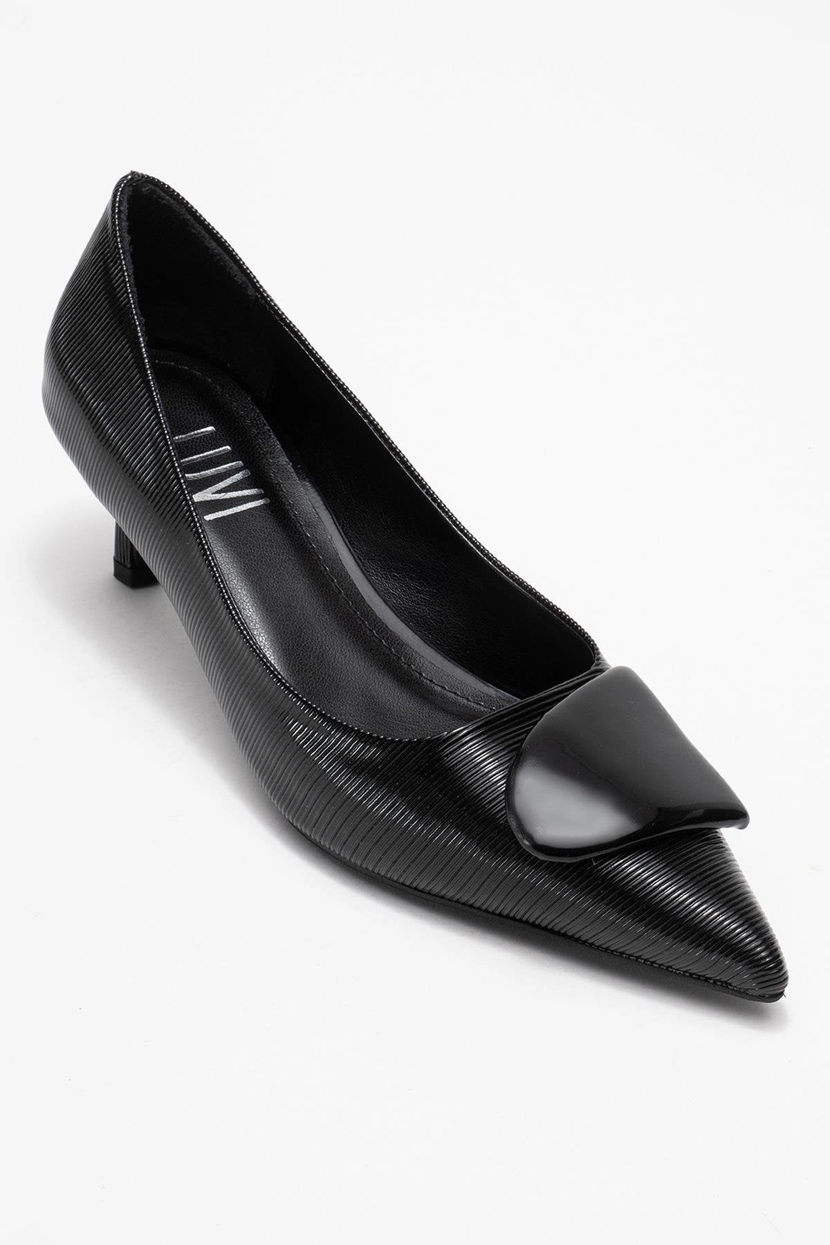 Prologue Shoes Womens Briana Buckle Pointed Toe Pump
