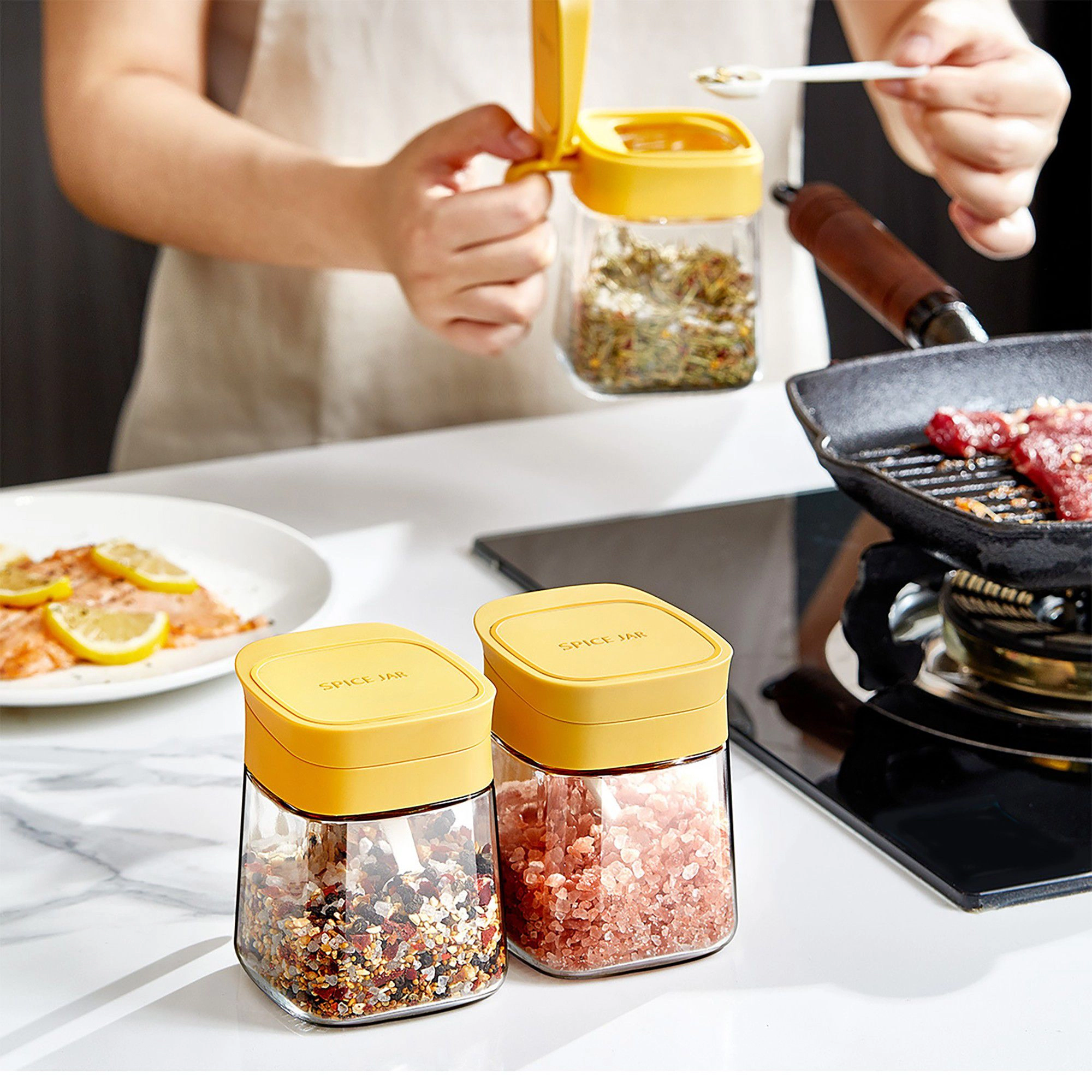 Alilang Women Glass Seasoning Jar with Spoon, Lid and Easy-Grip Handle