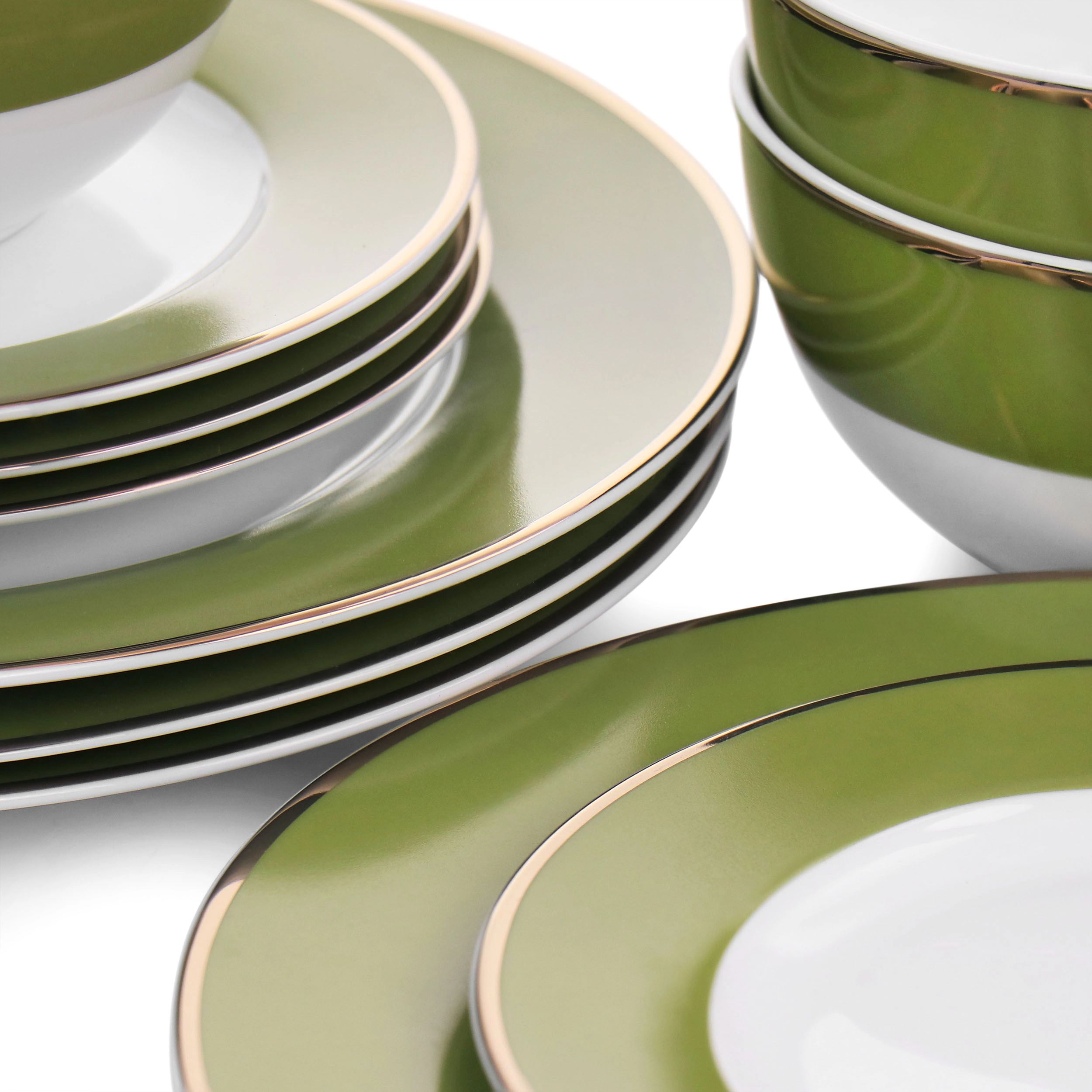 Martha Stewart Gold Rimmed 12 Piece Fine Ceramic Dinnerware Set Mint