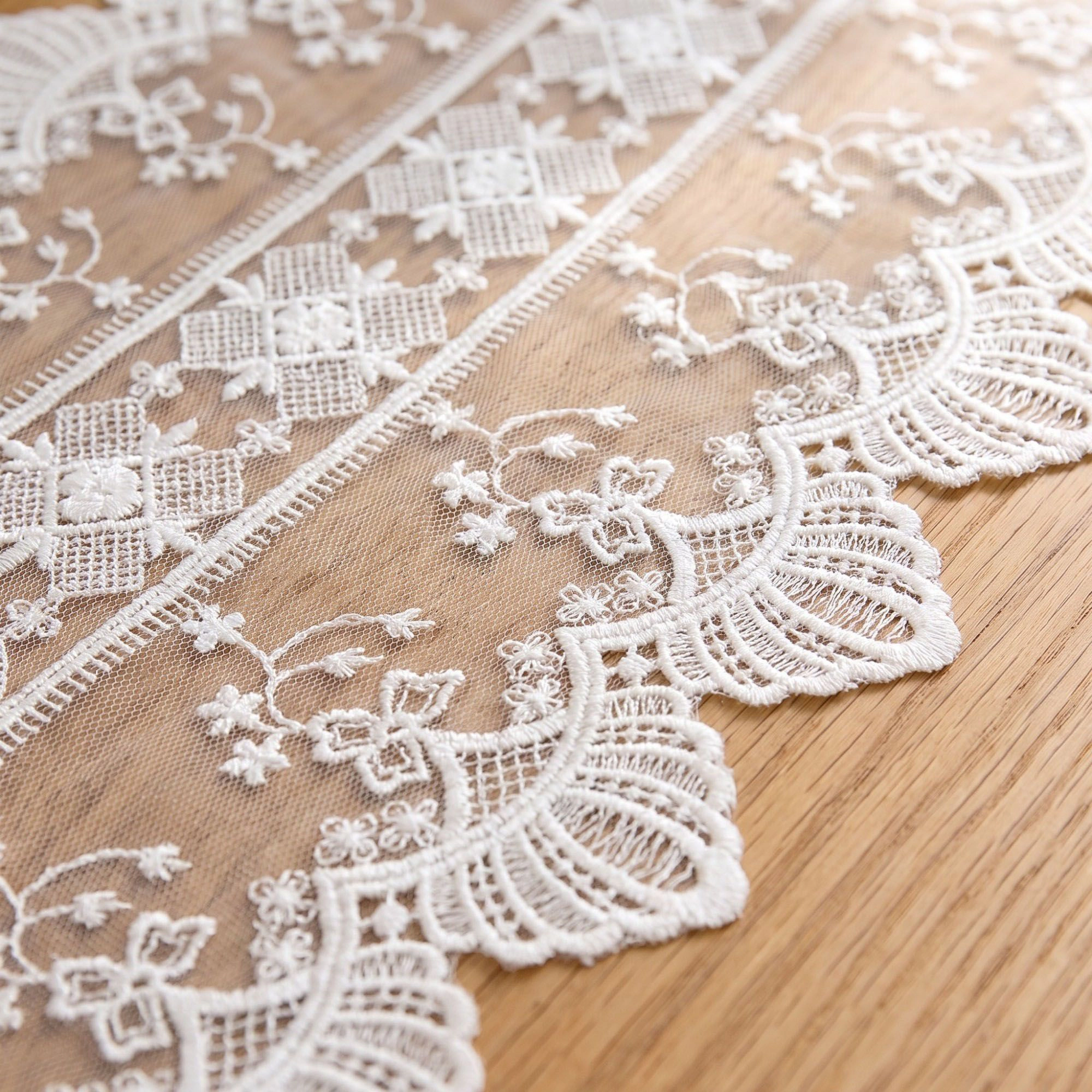 Alilang Unisex White Floral Lace Table Runner with Scalloped Edges 13.8x47.2in