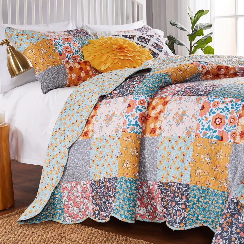 Greenland Home Fashions Barefoot Bungalow Carlie Quilt and Pillow Sham Set