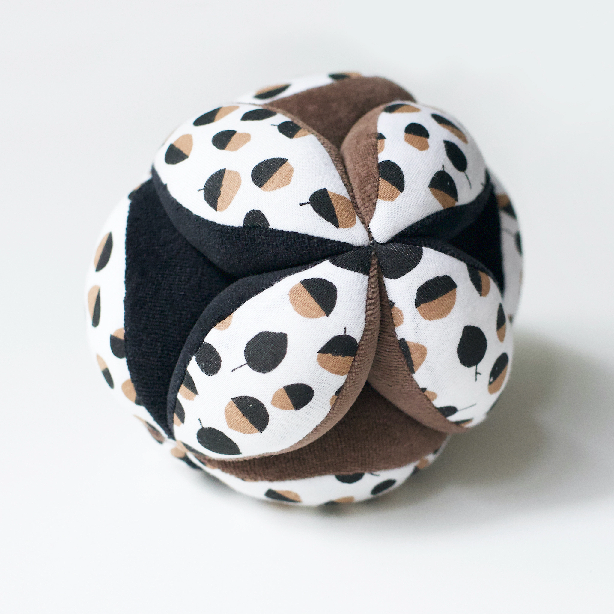 Wee Gallery Acorn Playmat and Clutch Ball