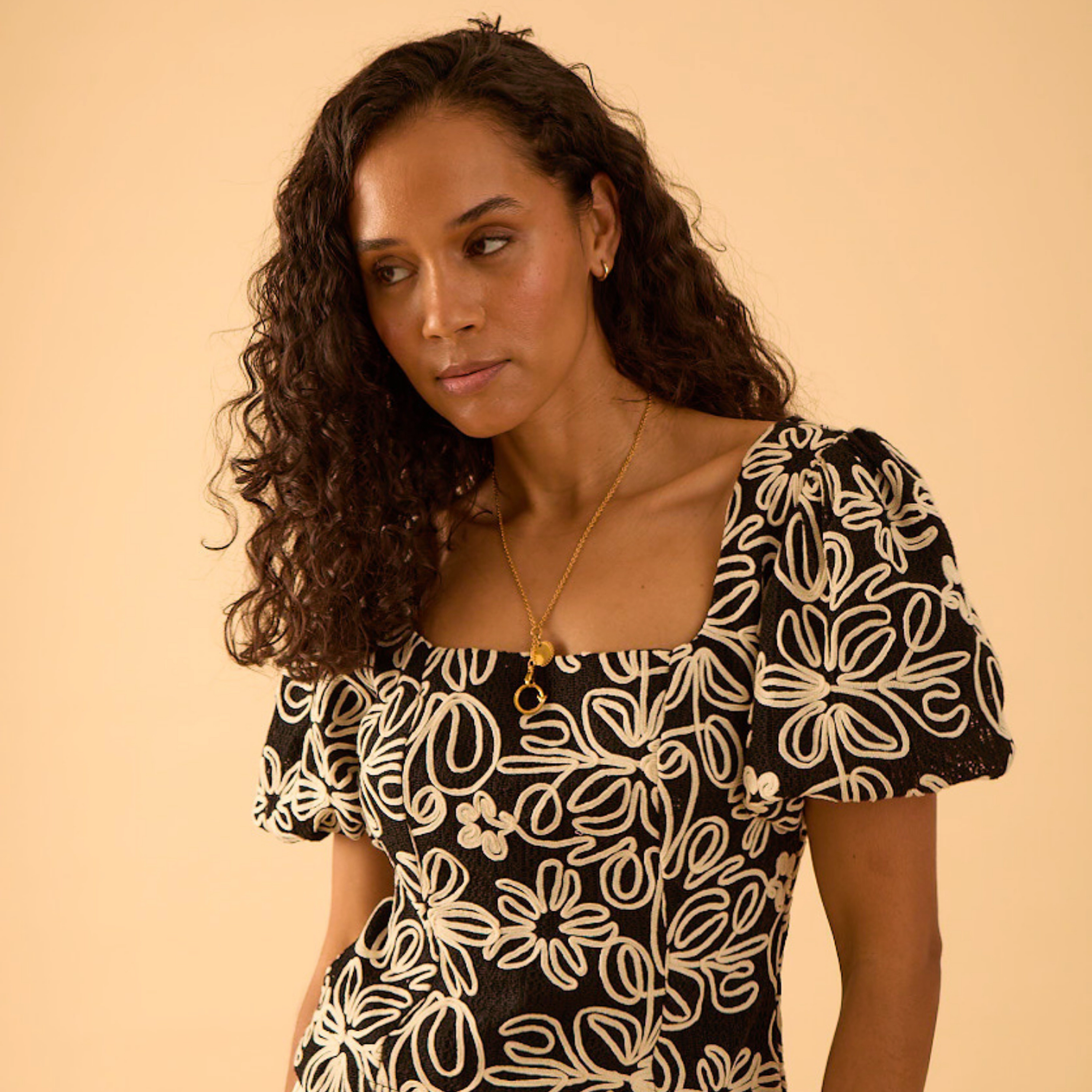 Rose & Nancy Women's Rhea Lace Black And White Fitted Top