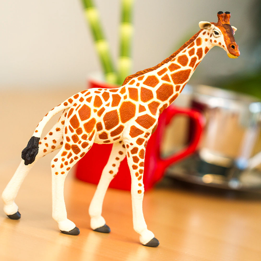 Safari Ltd. - Reticulated Giraffe Kids Toy Figure