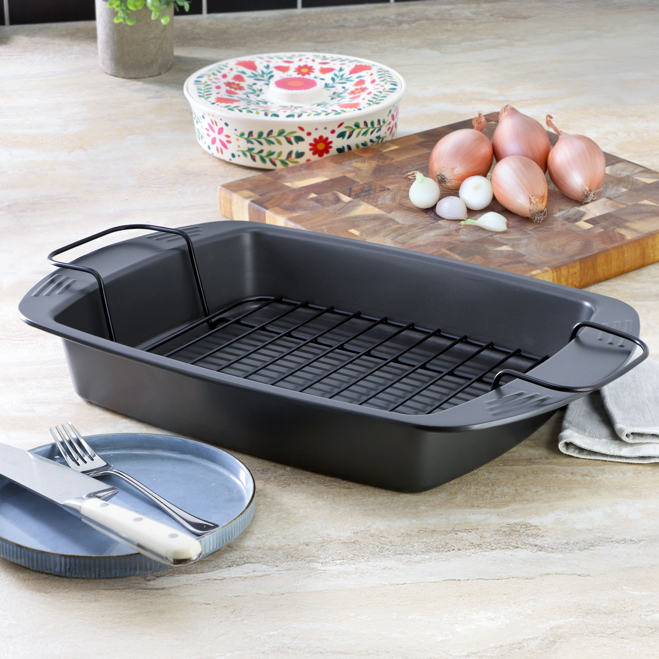 Gibson Home Towerhill 16.7 x 12.7 Inch Nonstick Steel Roaster Pan with Rack