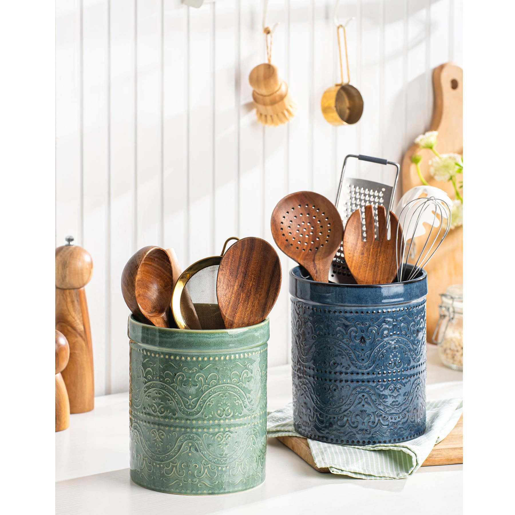WZK 7 Inch Large Ceramic Lace Emboss Kitchen Utensil Holder