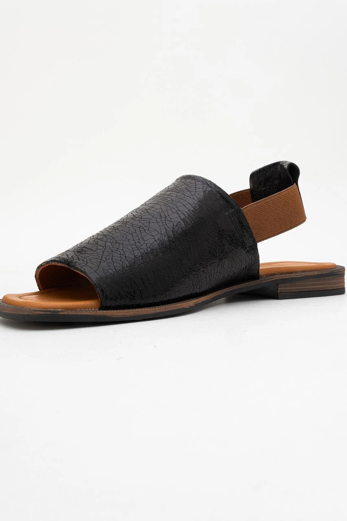 Forever & Always Womens Fuela Leather Elastic Flat Sandalss