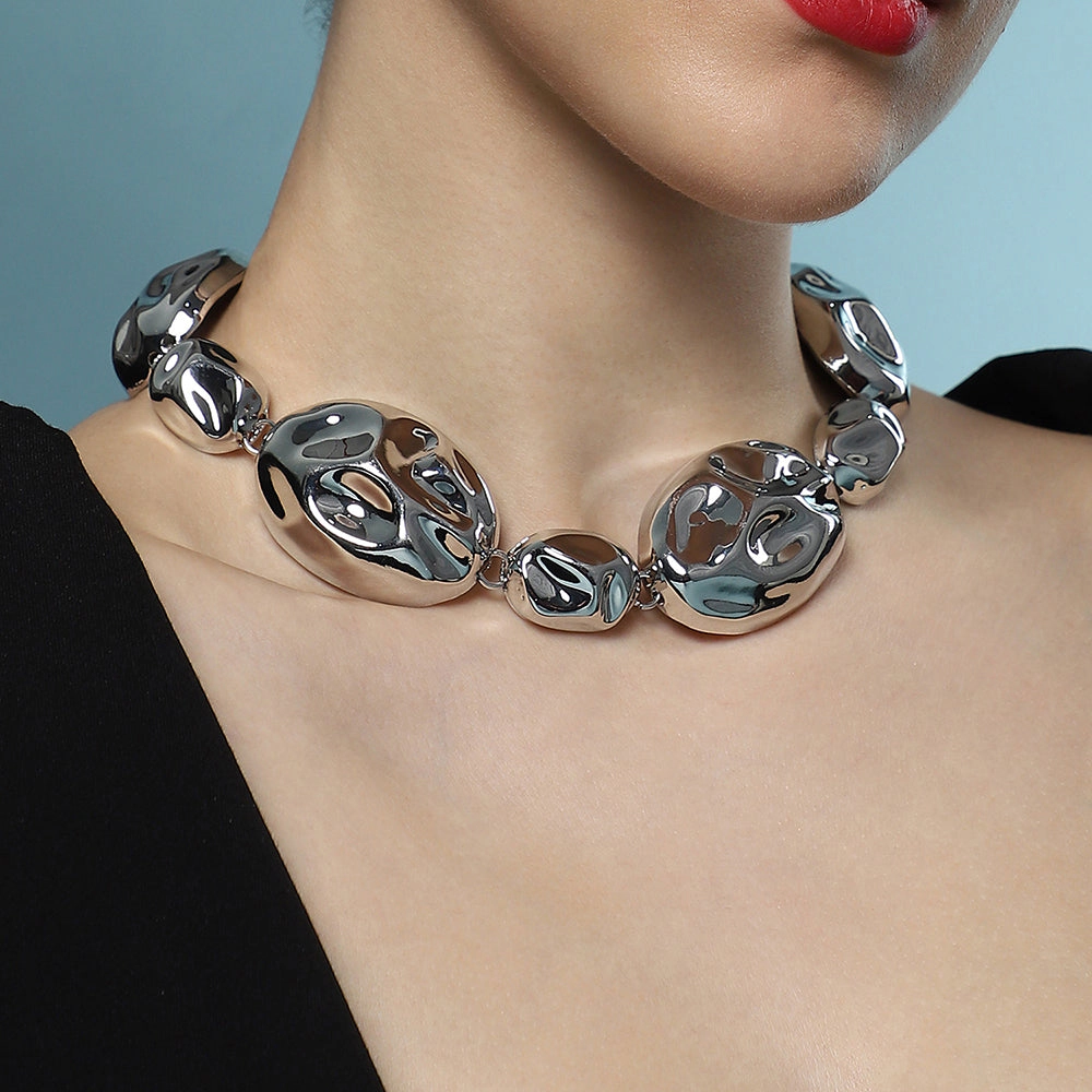 SOHI Women's The Chunky Dented-Pierre Collar Necklace - Chrome Silver