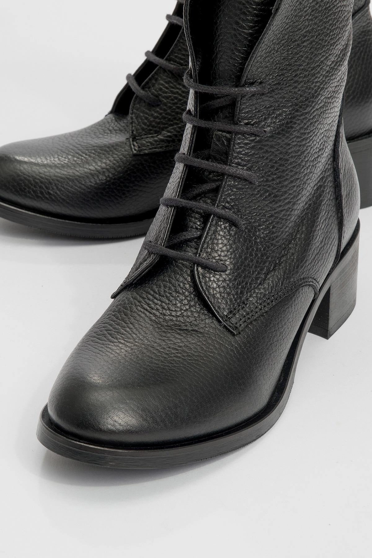 Forever & Always Womens Lana Leather Block Heel Boot