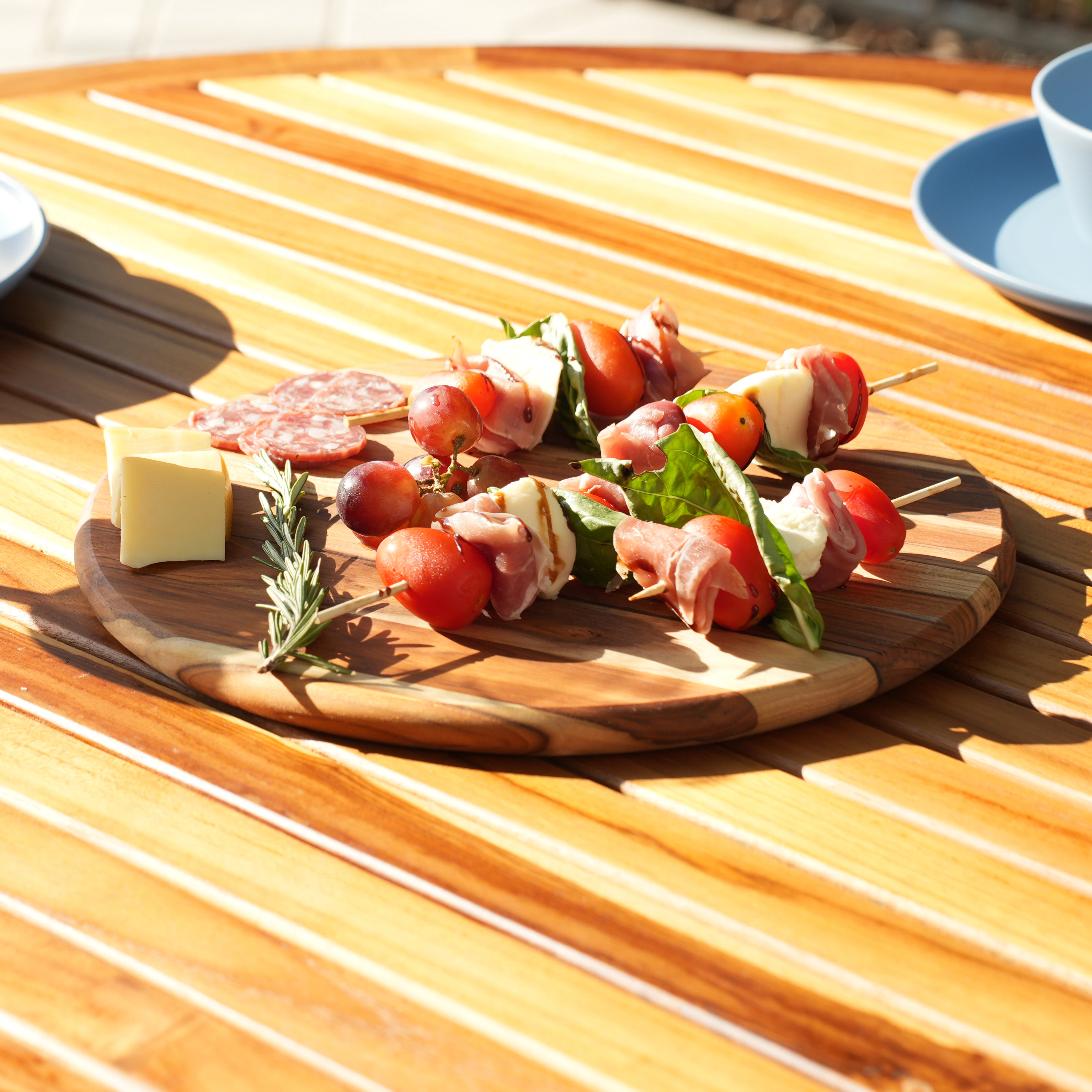 EcoDecors 12" Round Teak Cutting Board - Solid Edge Grain, Natural Finish