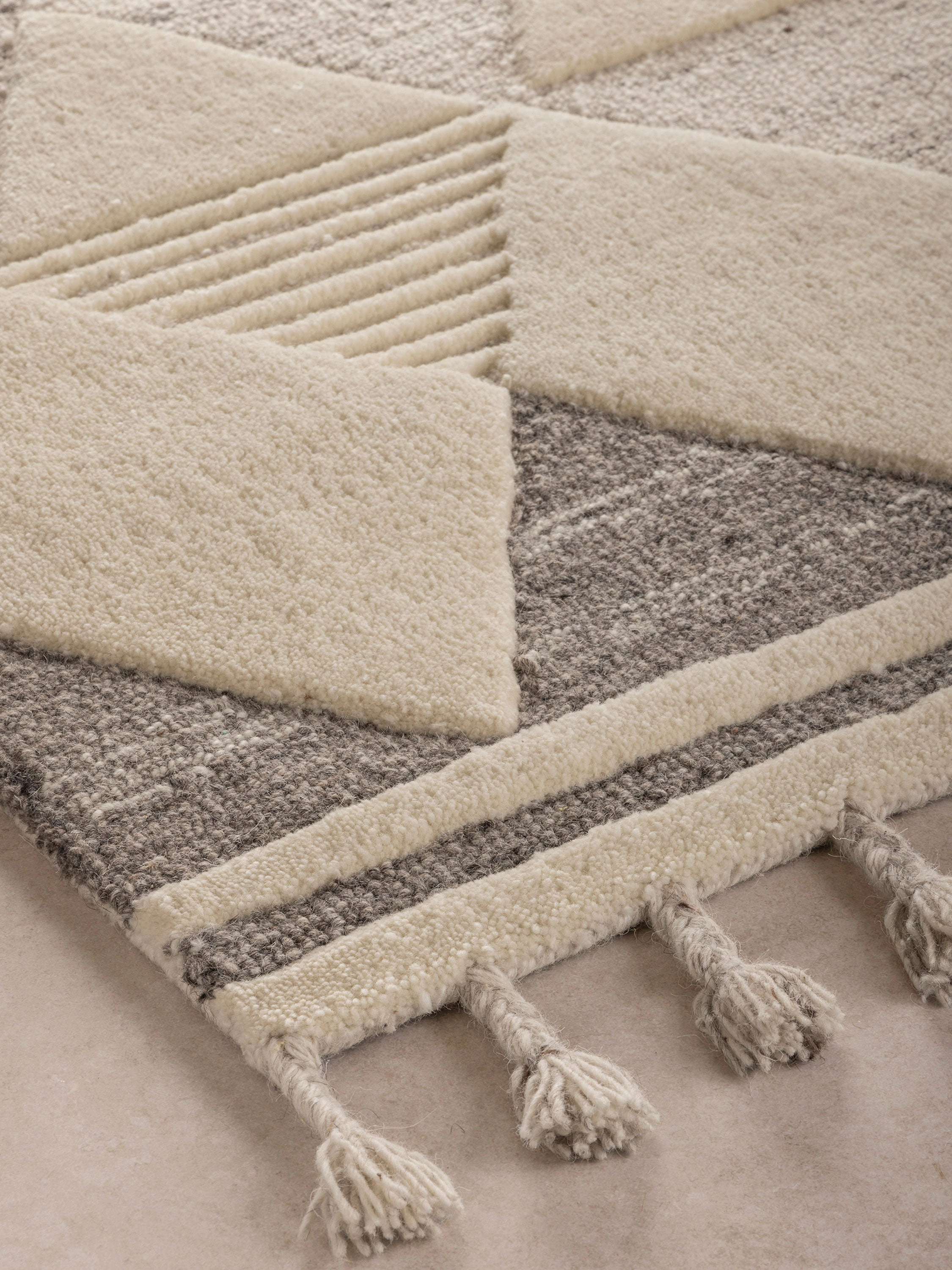 GAURI KOHLI Okinawa Area Rug 5'x8'