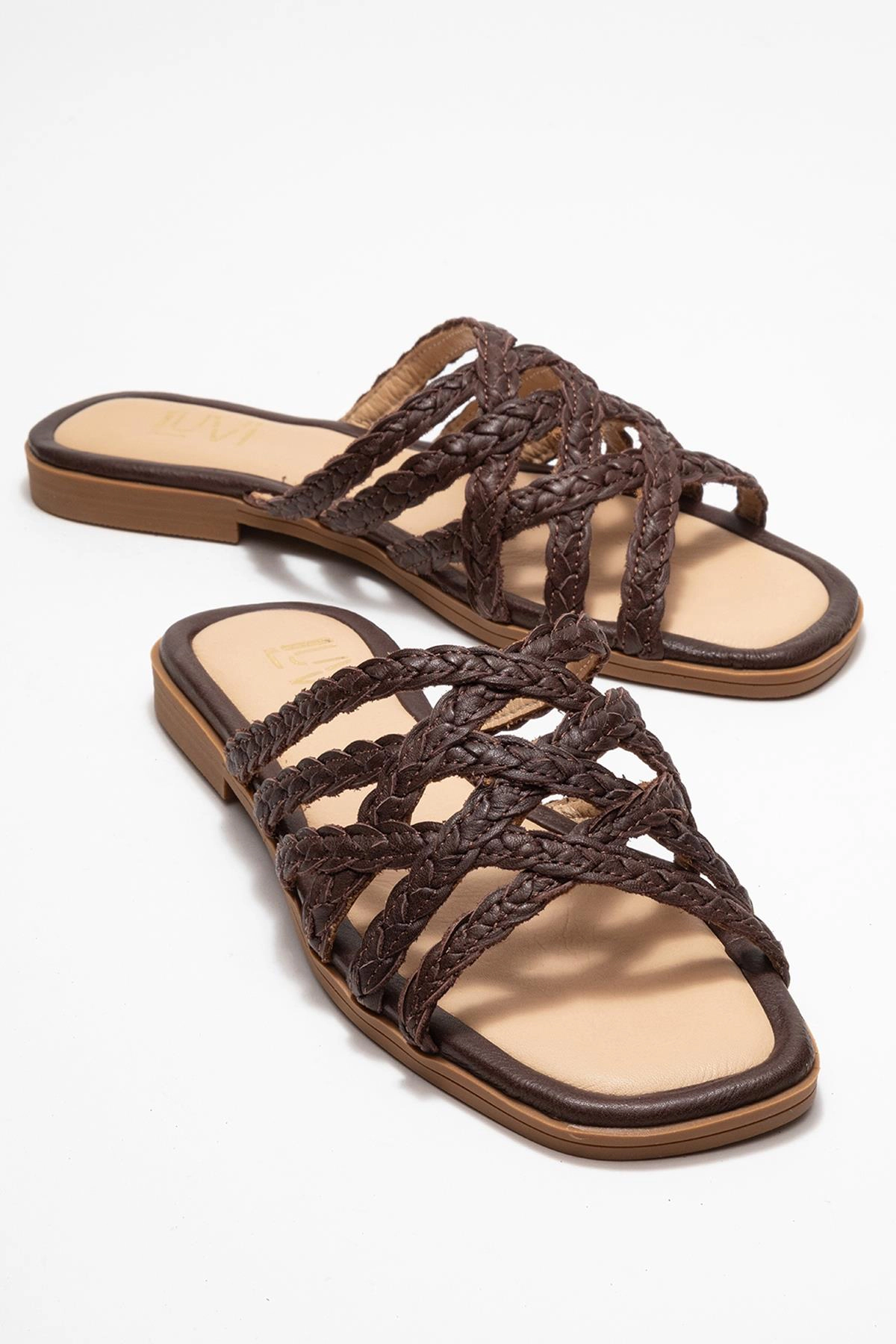 Forever & Always Womens Alisha Leather Slide Sandal
