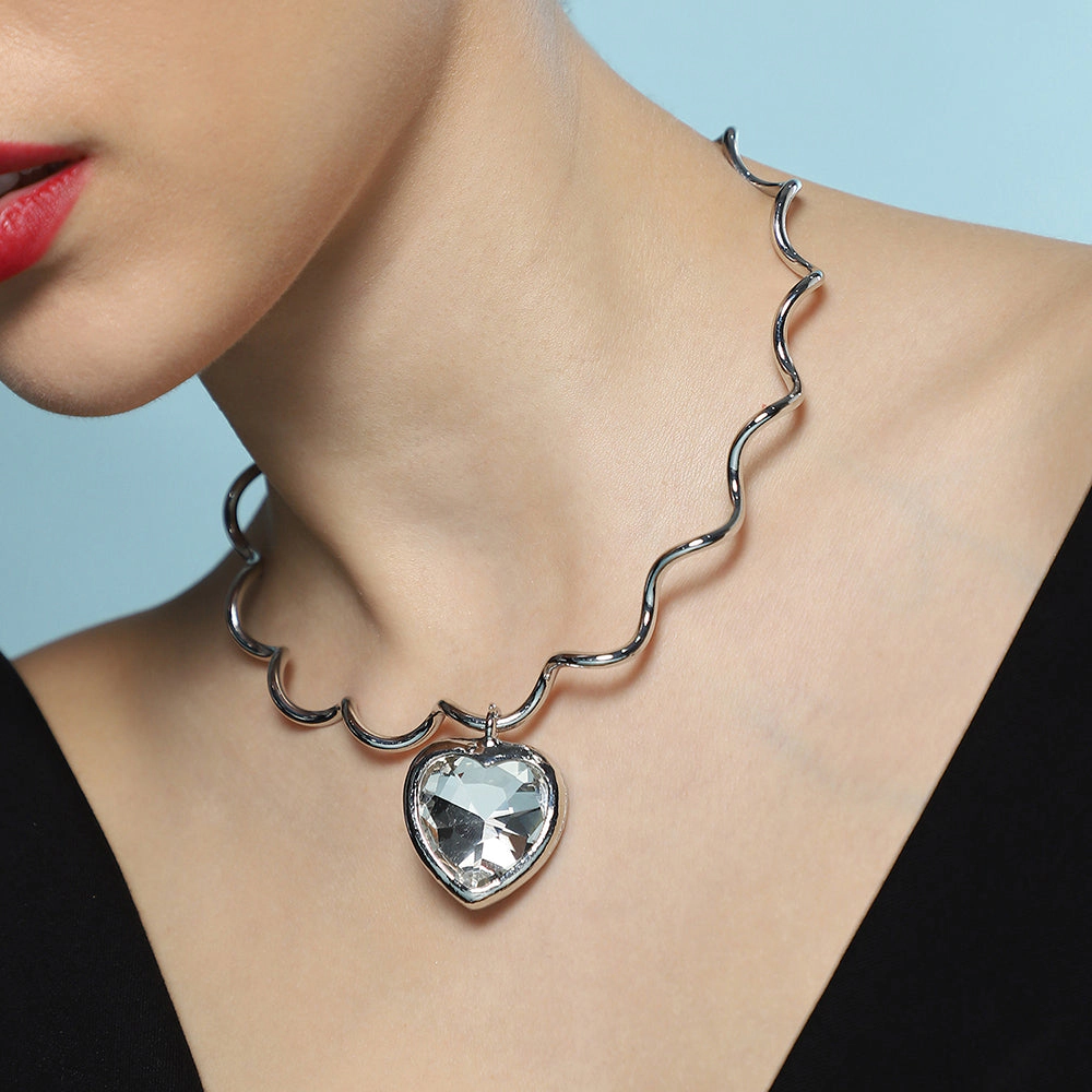 SOHI Women's The Coil-Coeur Collar Necklace - Chrome Silver