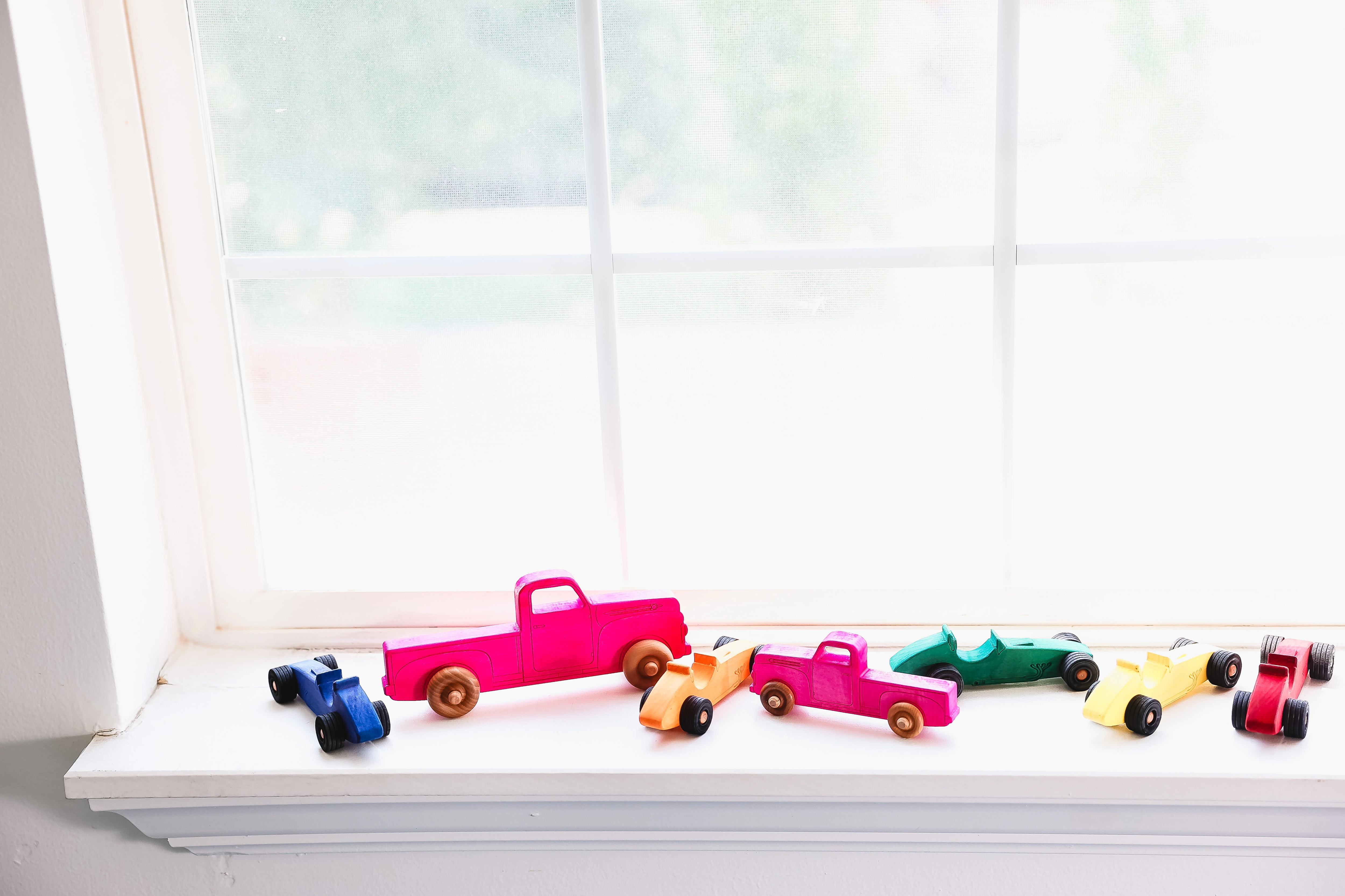 Montessori 5.5" Pink Wooden Pickup Truck for Toddlers 1–3 - Eco-Friendly Maple Wood Toy
