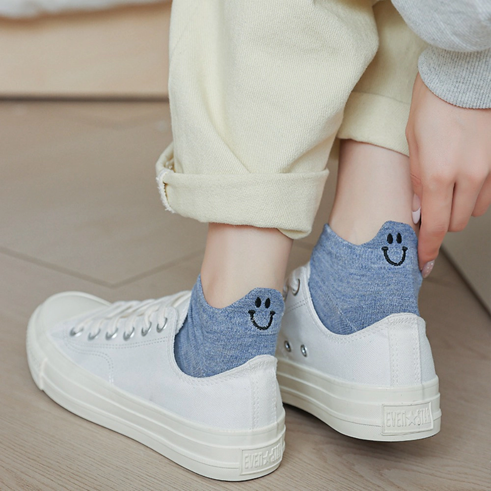 Wardrobe Whimsy 10 Pairs Women Cute Smiley Face Daisy Embroidered Low Cut Ankle Socks