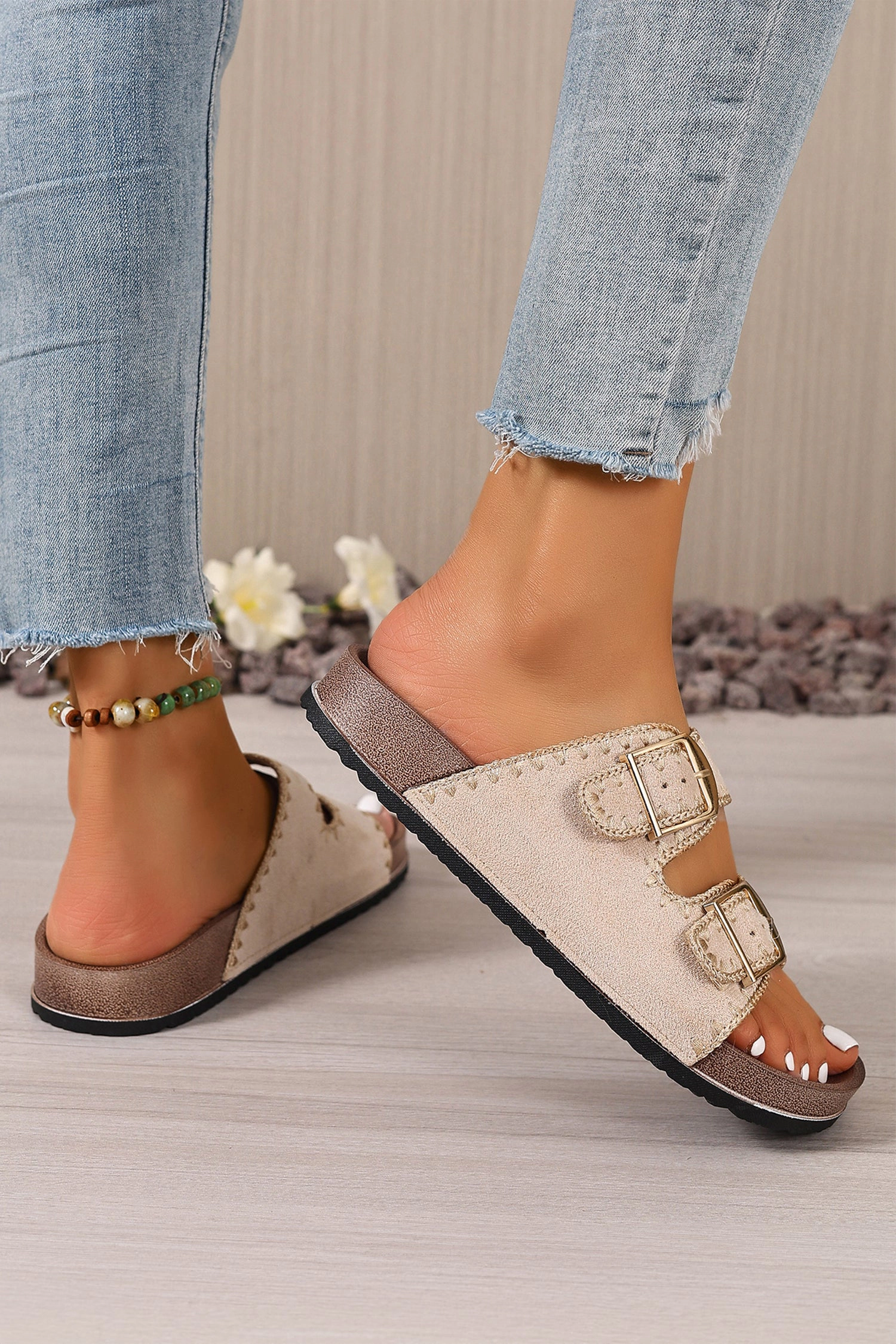 Threaded Pear Womens Leah Faux Suede Buckle Slippers