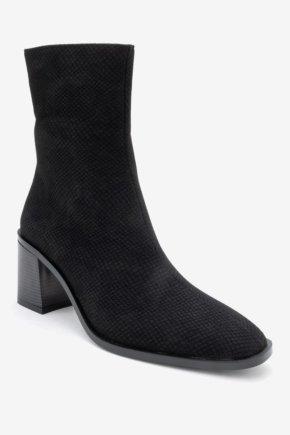 Prologue Shoes Womens Chara Block Heel Ankle Boot