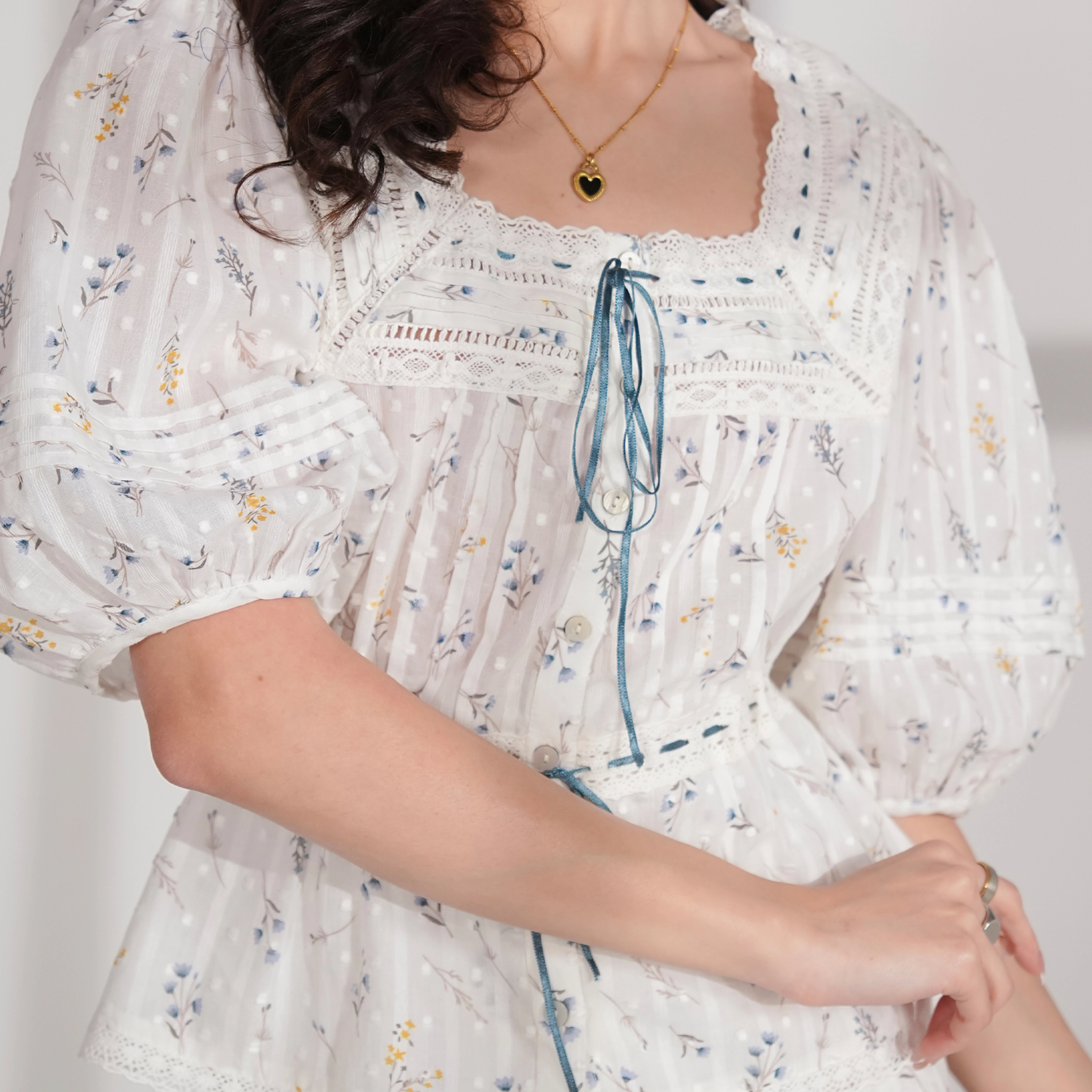 Rose & Nancy Women's Ella Pretty Priarie Print Cotton Blouse