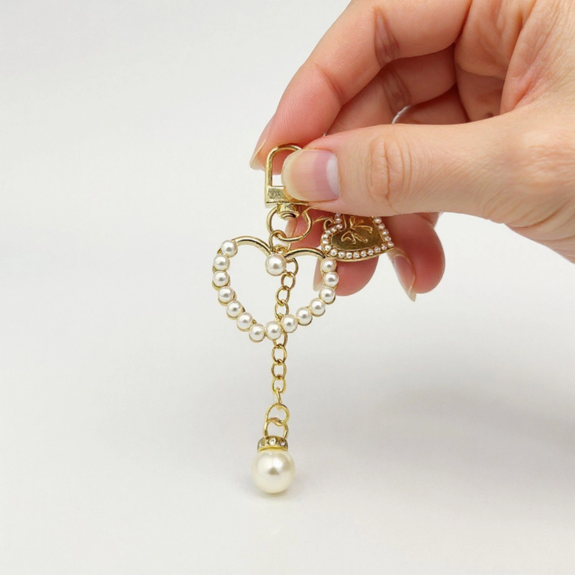 Alilang Women's 3-Piece Pearl Heart Valentine Charm Keychain with Gold Chain and Enamel Accent