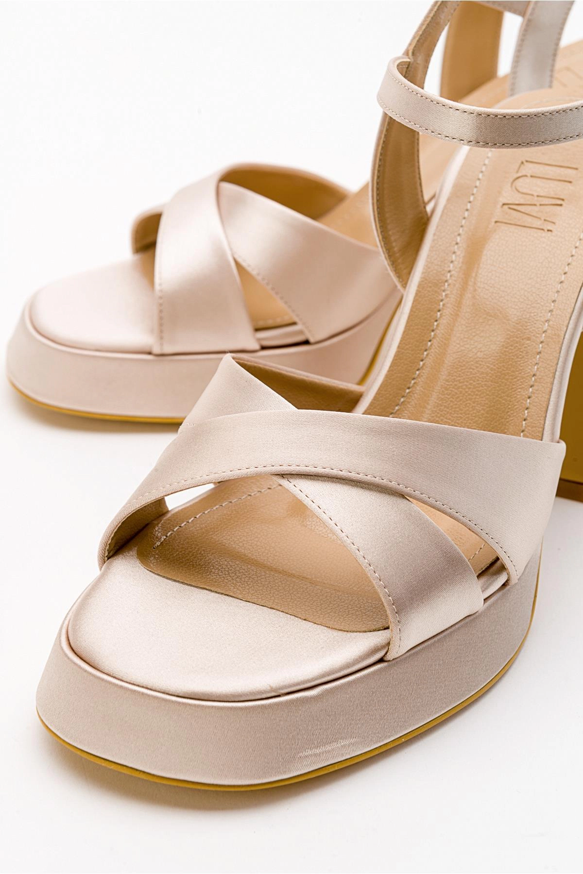 Forever & Always Womens Yvonne Platform Sandals