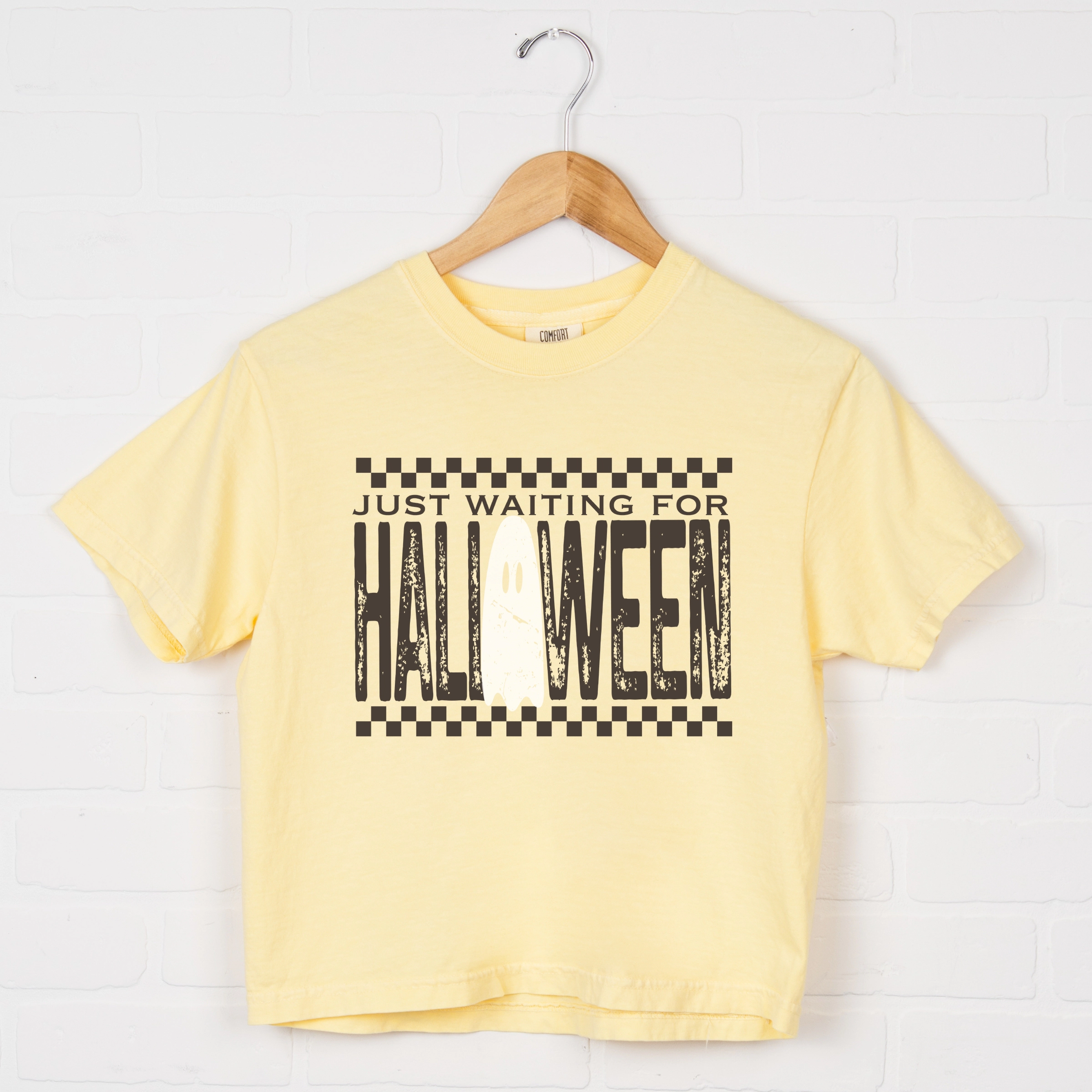 Simply Sage Market - Women's Boxy Crop Top Graphic T-Shirt Just Waiting For Halloween Checkered