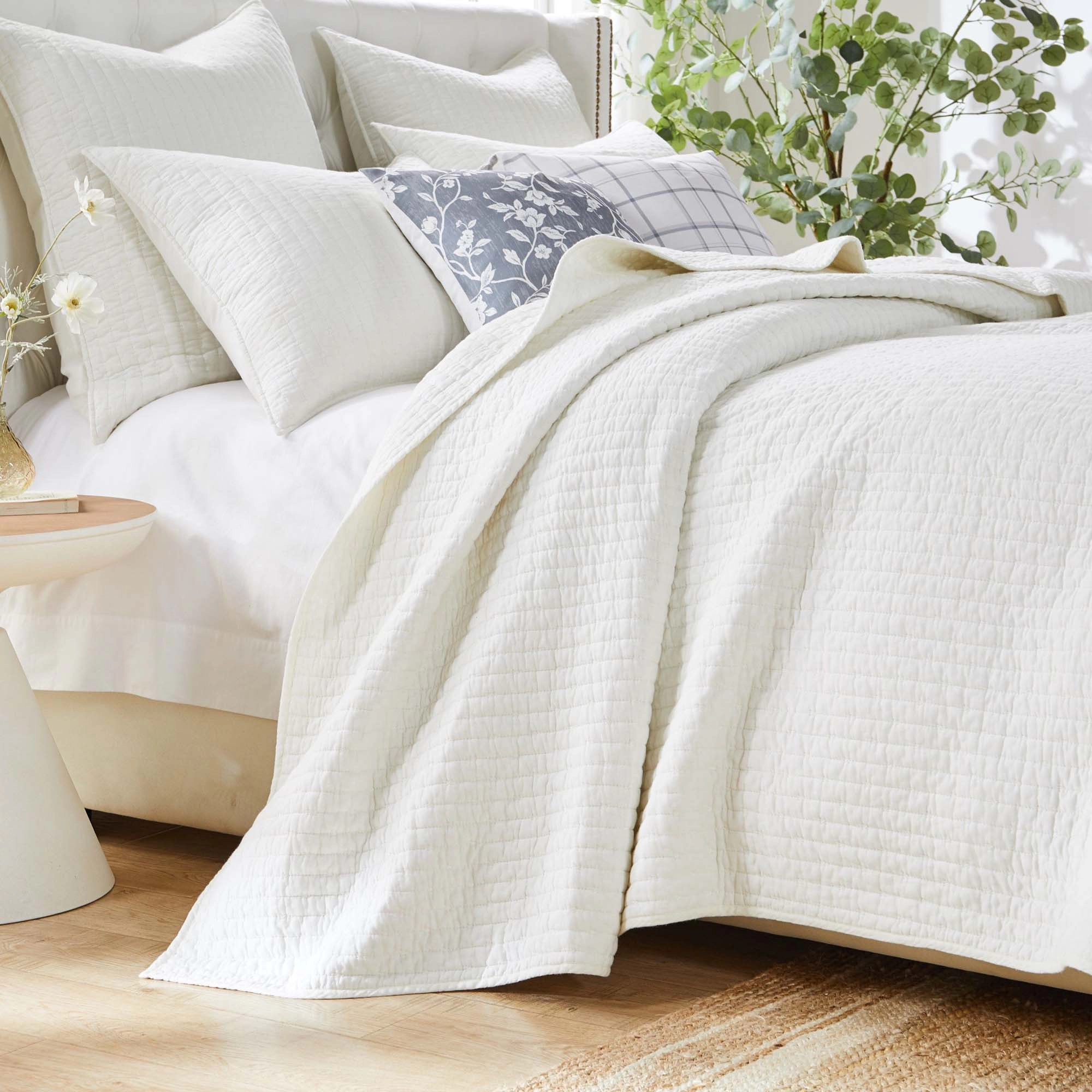 Greenland Home Fashions Monterrey Finely Stitched Quilt Set Classic Solid Color Style 3 Piece