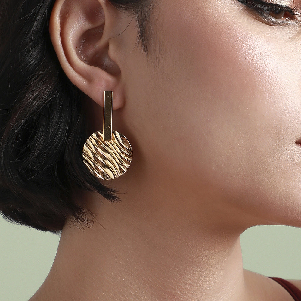 SOHI Women's California Gold Metallic Textured Drop Earrings