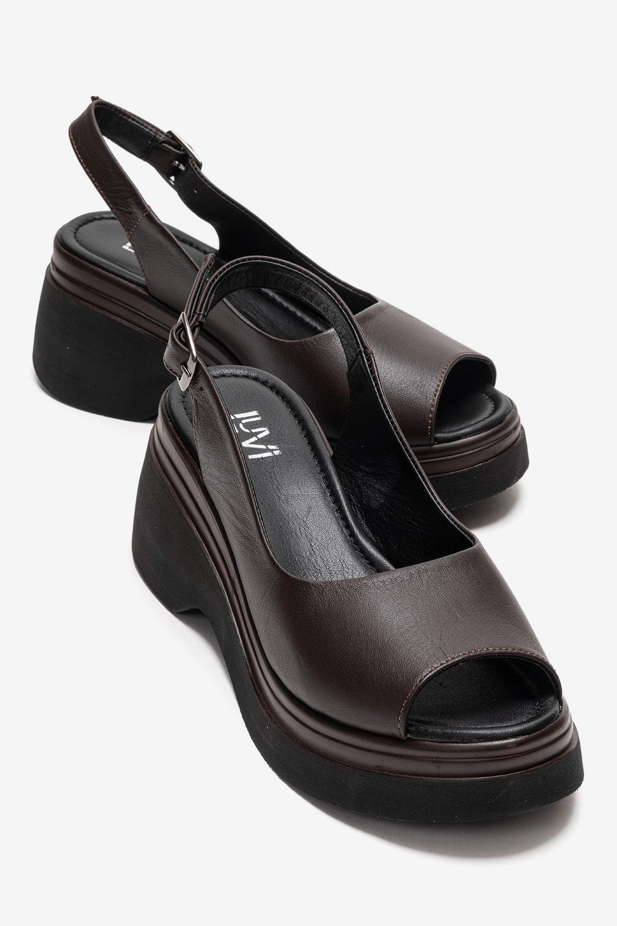 Forever & Always Womens Laure Leather Wedge Sandals