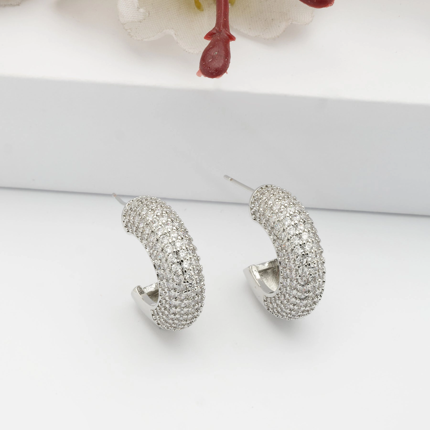 AGP PARIS Womens Twinkling Dainty Hoop Earrings