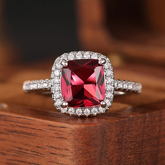 Exquisite 4-Prong Red Synthetic Gemstone Solitaire Ring
