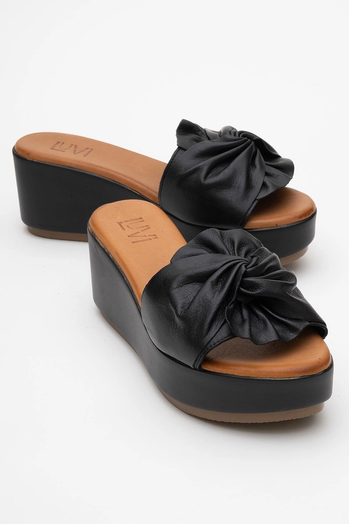 Forever & Always Womens Syndra Bow Wedge Leather Sandals