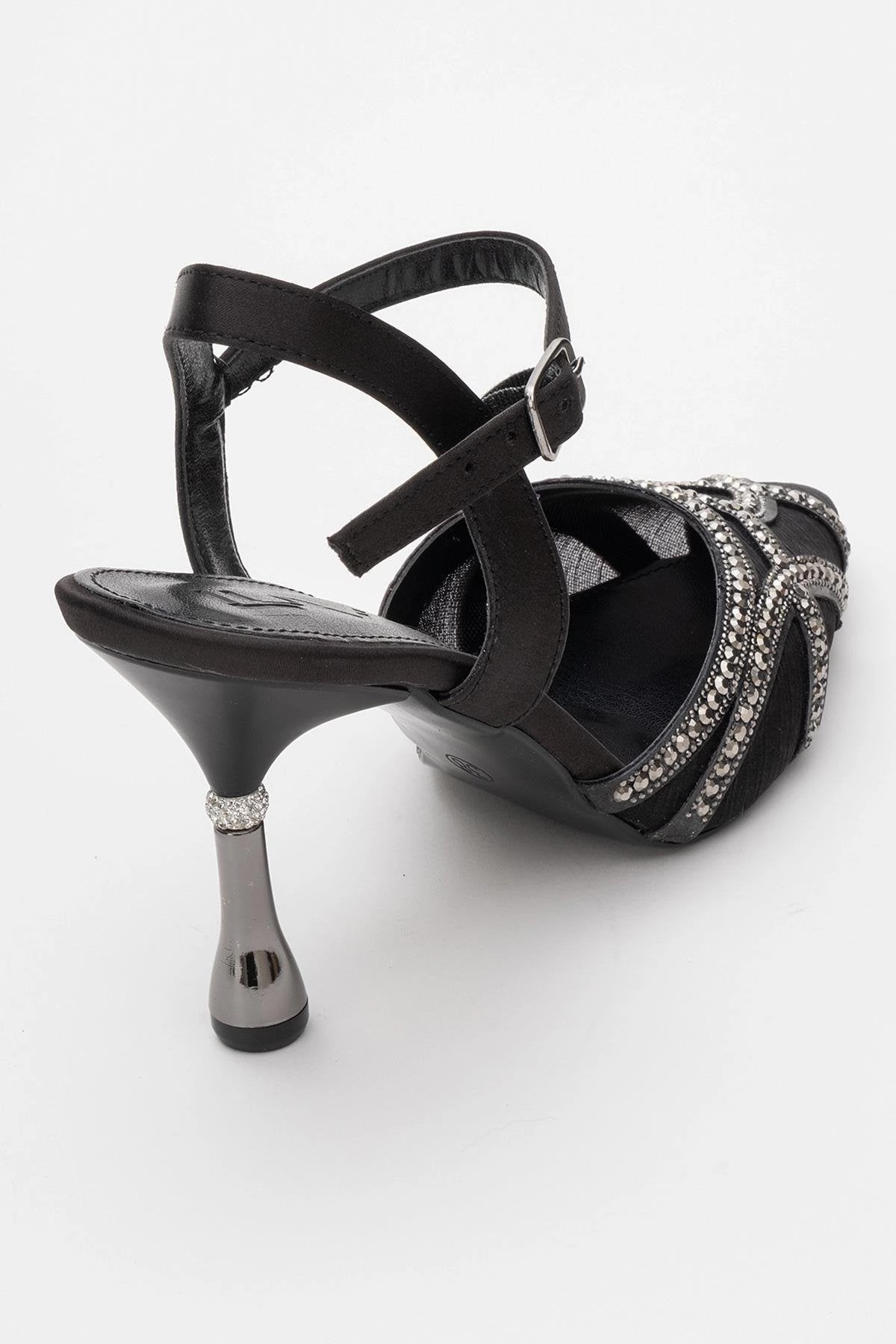 Prologue Shoes Womens Volby Embellished Pointed Toe Pump