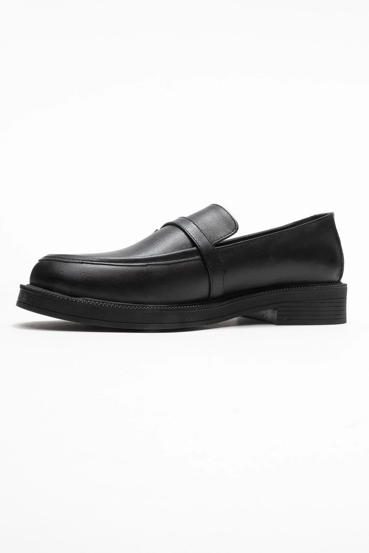 Forever & Always Womens Galea Buckled Leather Loafers