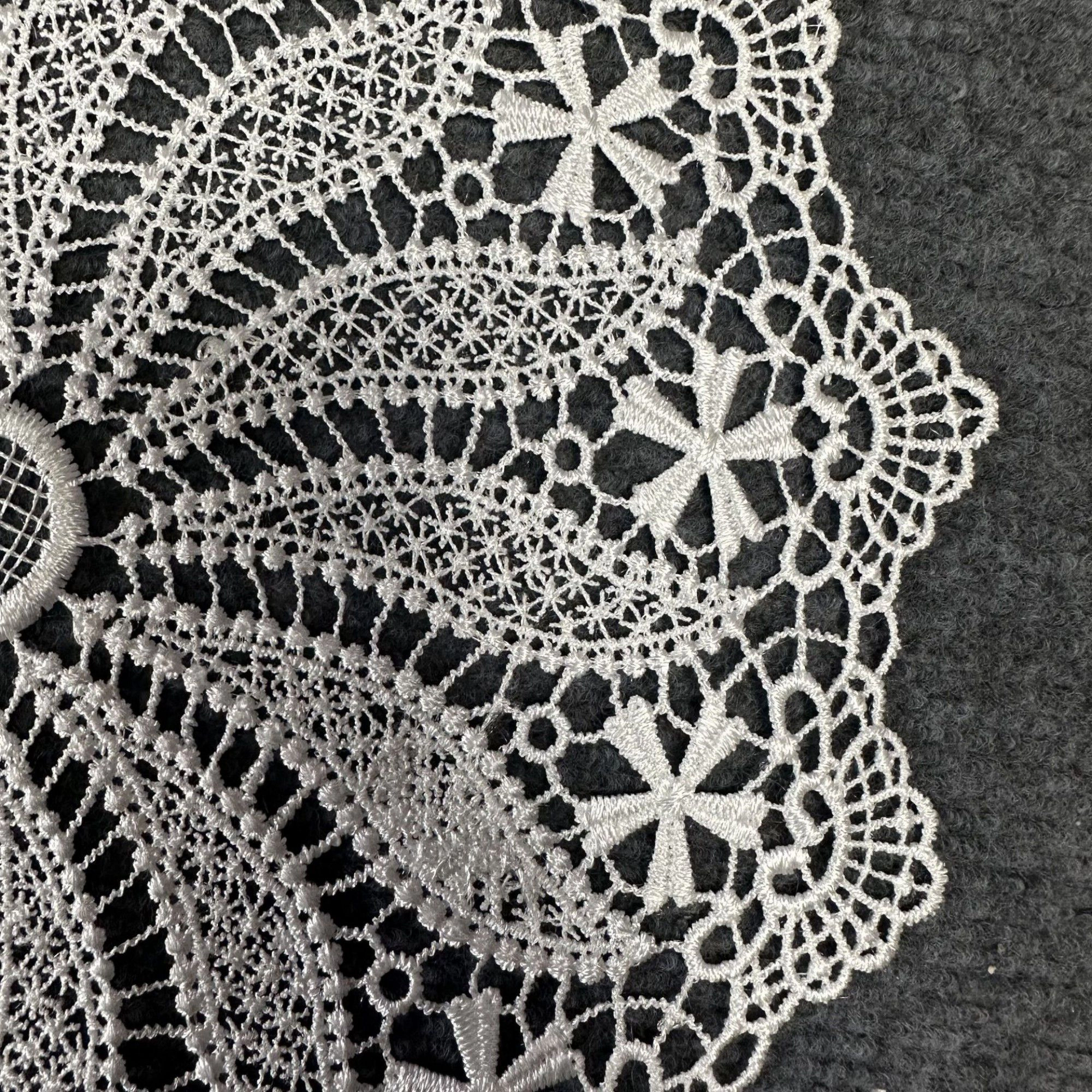 Alilang Unisex 4 Set Round Crochet Lace Placemats with Floral Pattern 11.8 in