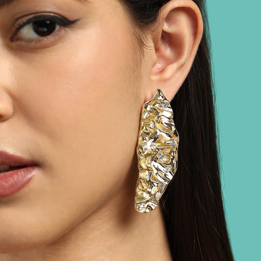 SOHI Women's The Foglia Drop Earrings