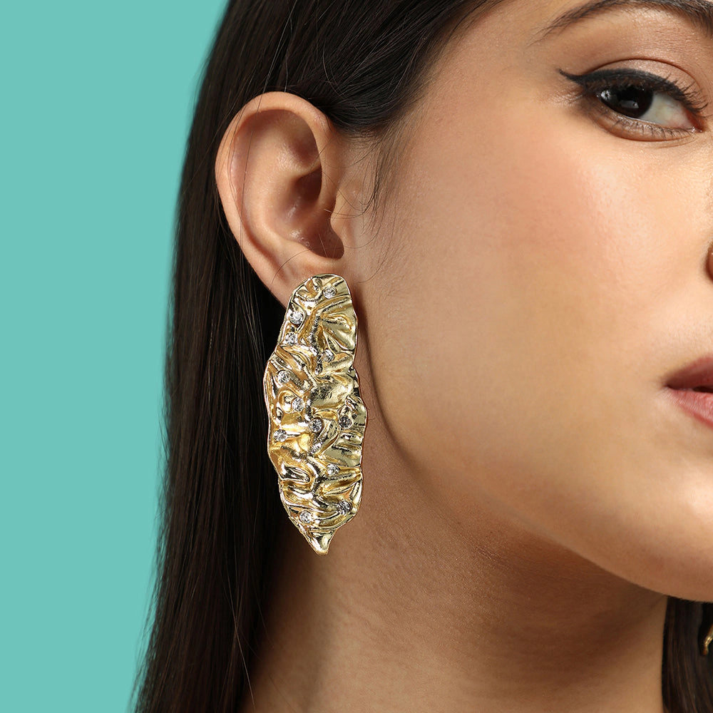 SOHI Women's The Foglia Drop Earrings