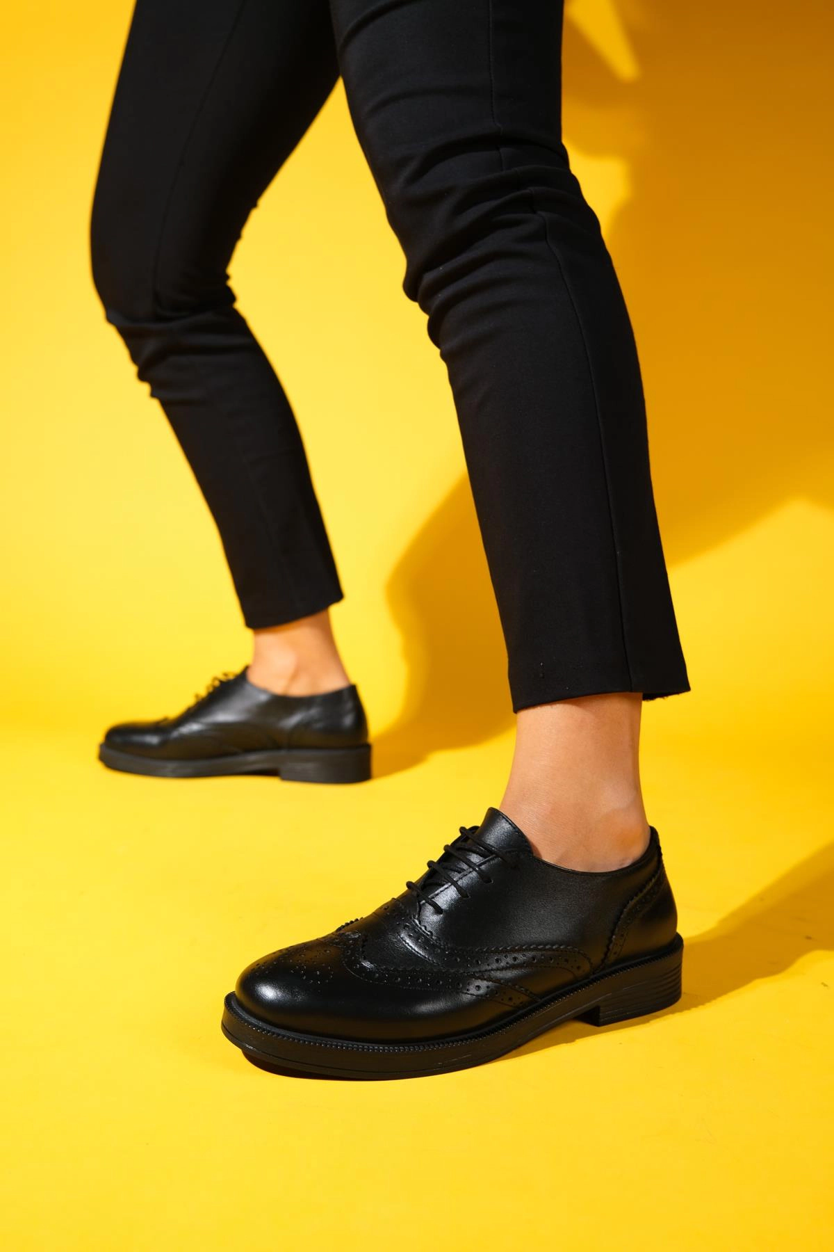 Forever & Always Womens Avra Leather Oxford