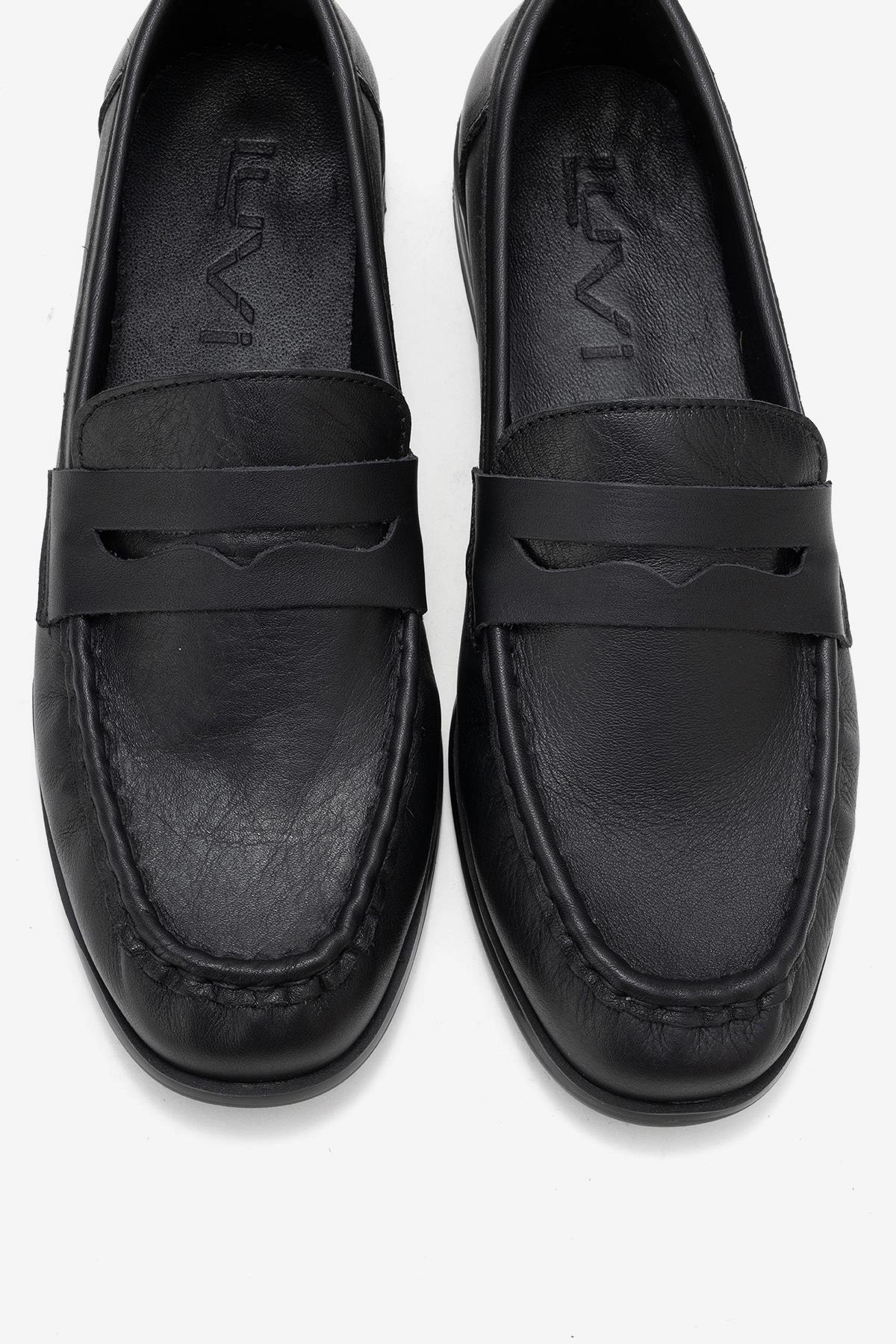 Forever & Always Womens Valia Leather Loafer