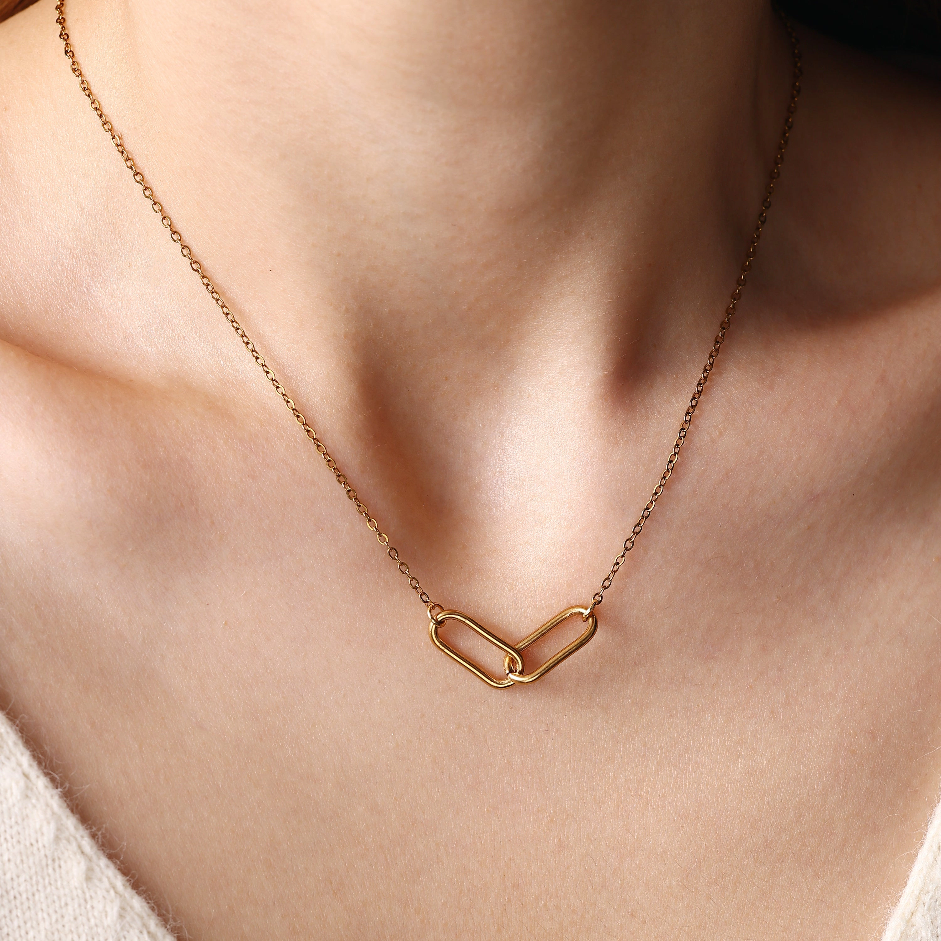 Mint & Lily Women's Oval Link Necklace