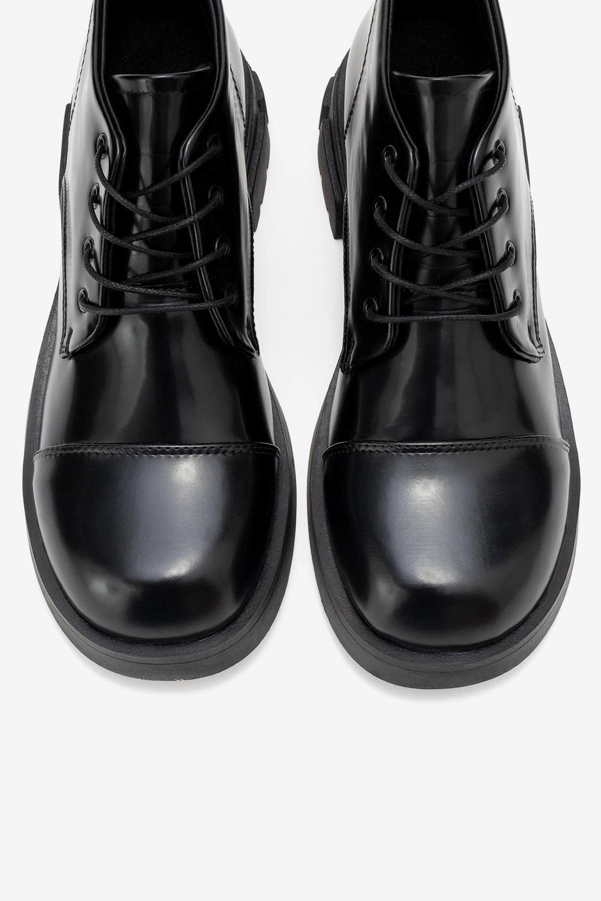 Prologue Shoes Womens Lagom Patent Boot