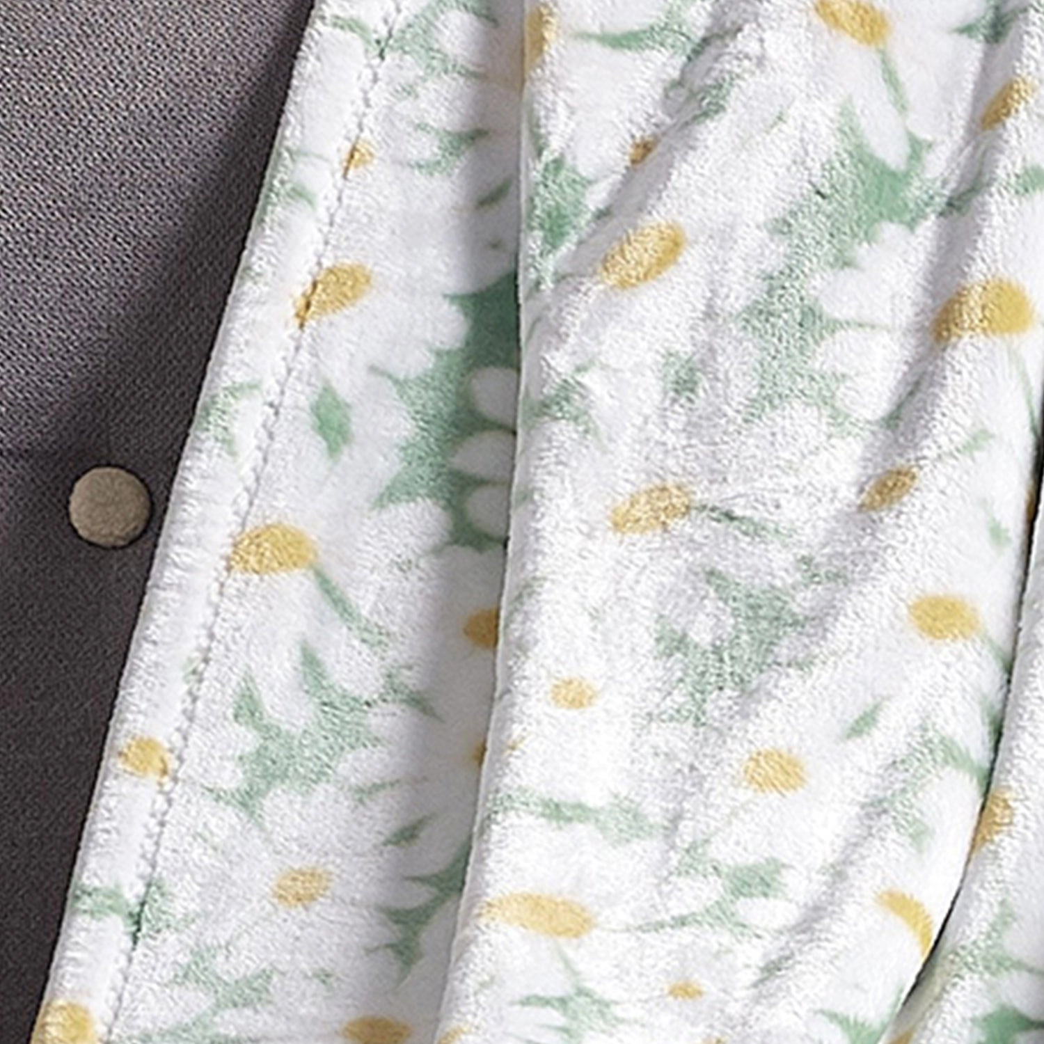 Plazatex 100% Polyester Delightful Daisies Floral Oversized Throw Blanket 60" x 70" White