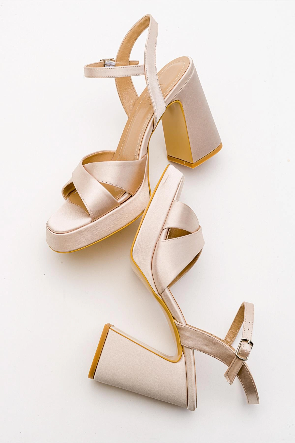 Forever & Always Womens Yvonne Platform Sandals