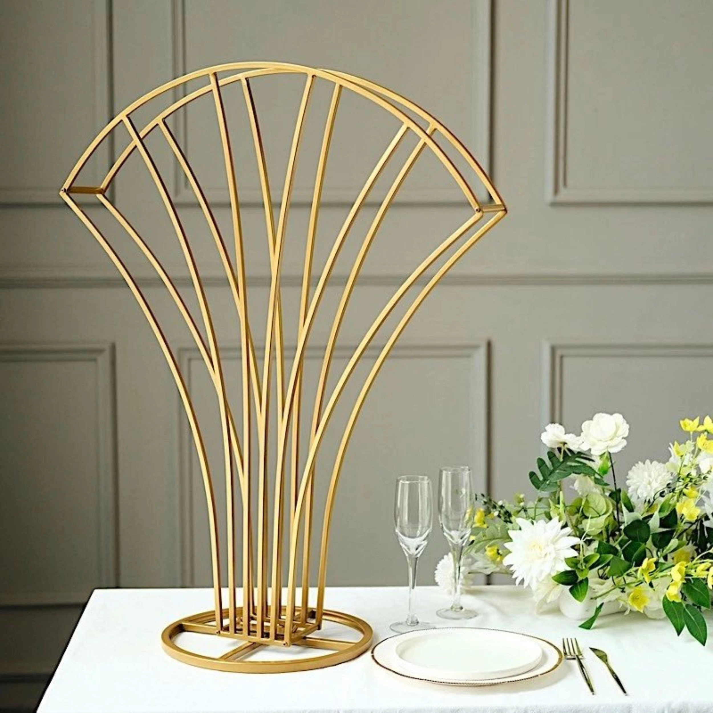 Home Collection 32 Inch Gold Scalloped Fan Metal Flower Display Stand